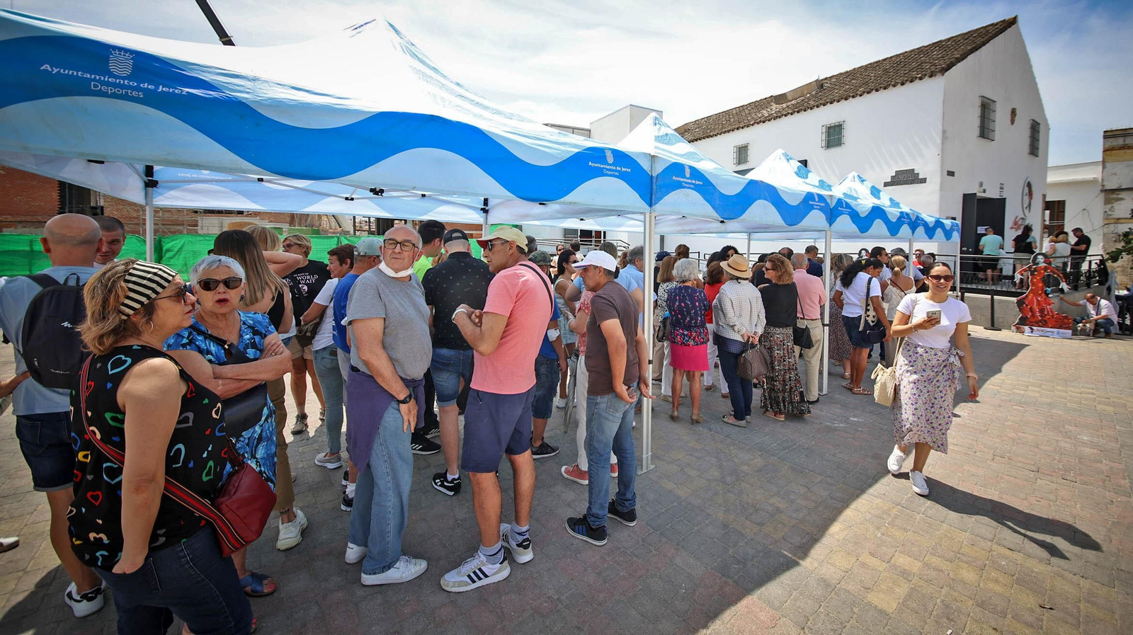 Colas en la primera jornada de puertas abiertas al Museo Lola Flores en Jerez