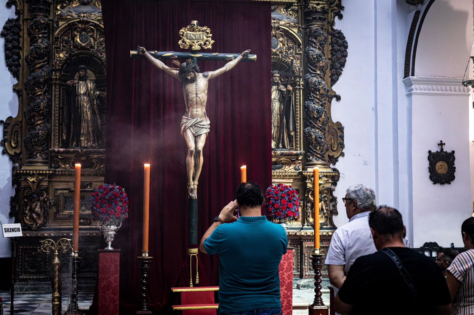 Las imágenes de la veneración del Cirsode Piedad antes de su restauración
