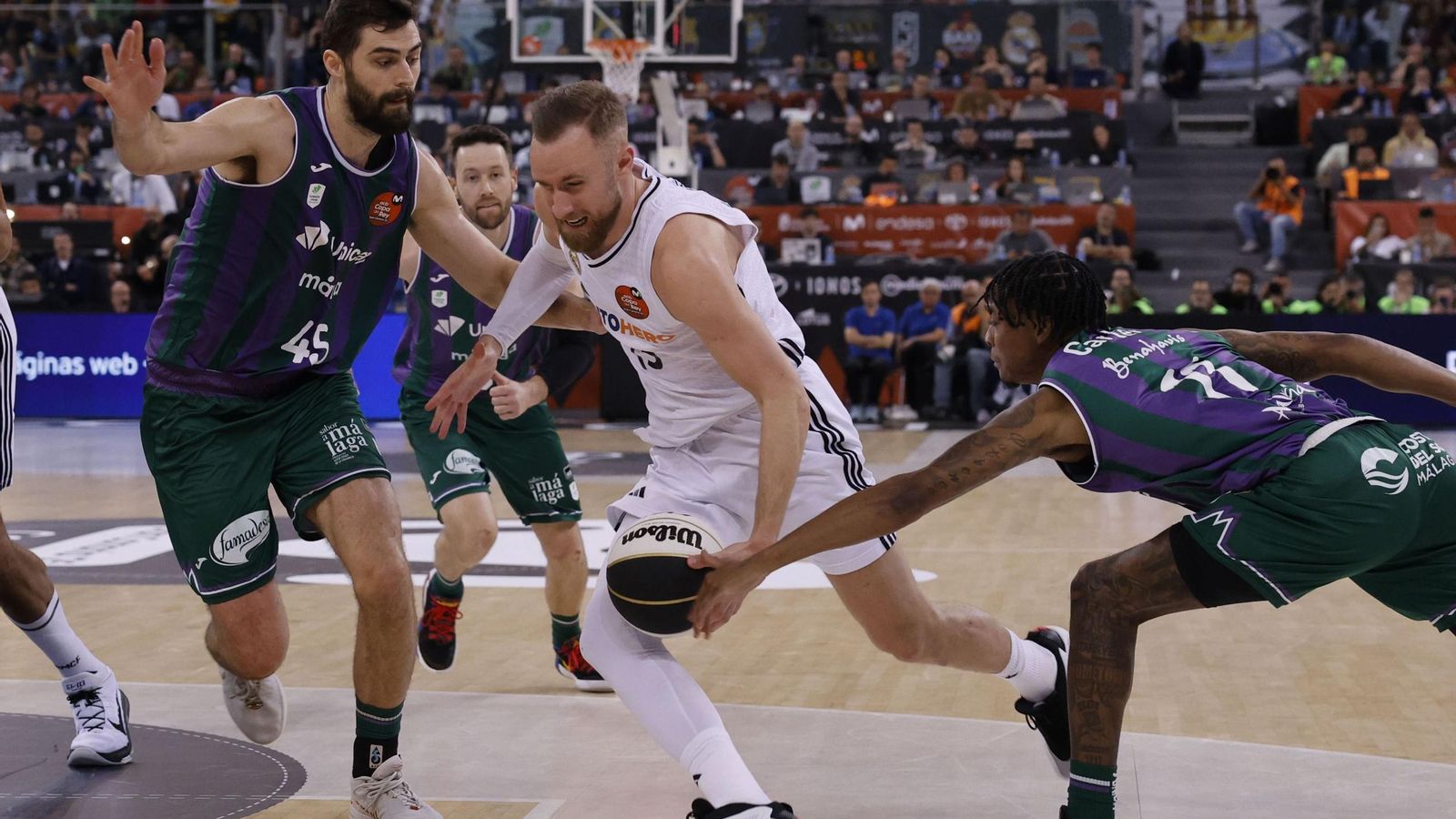 El Unicaja, campeón de Copa: Todas las imágenes del partido, la fiesta y la llegada a Málaga
