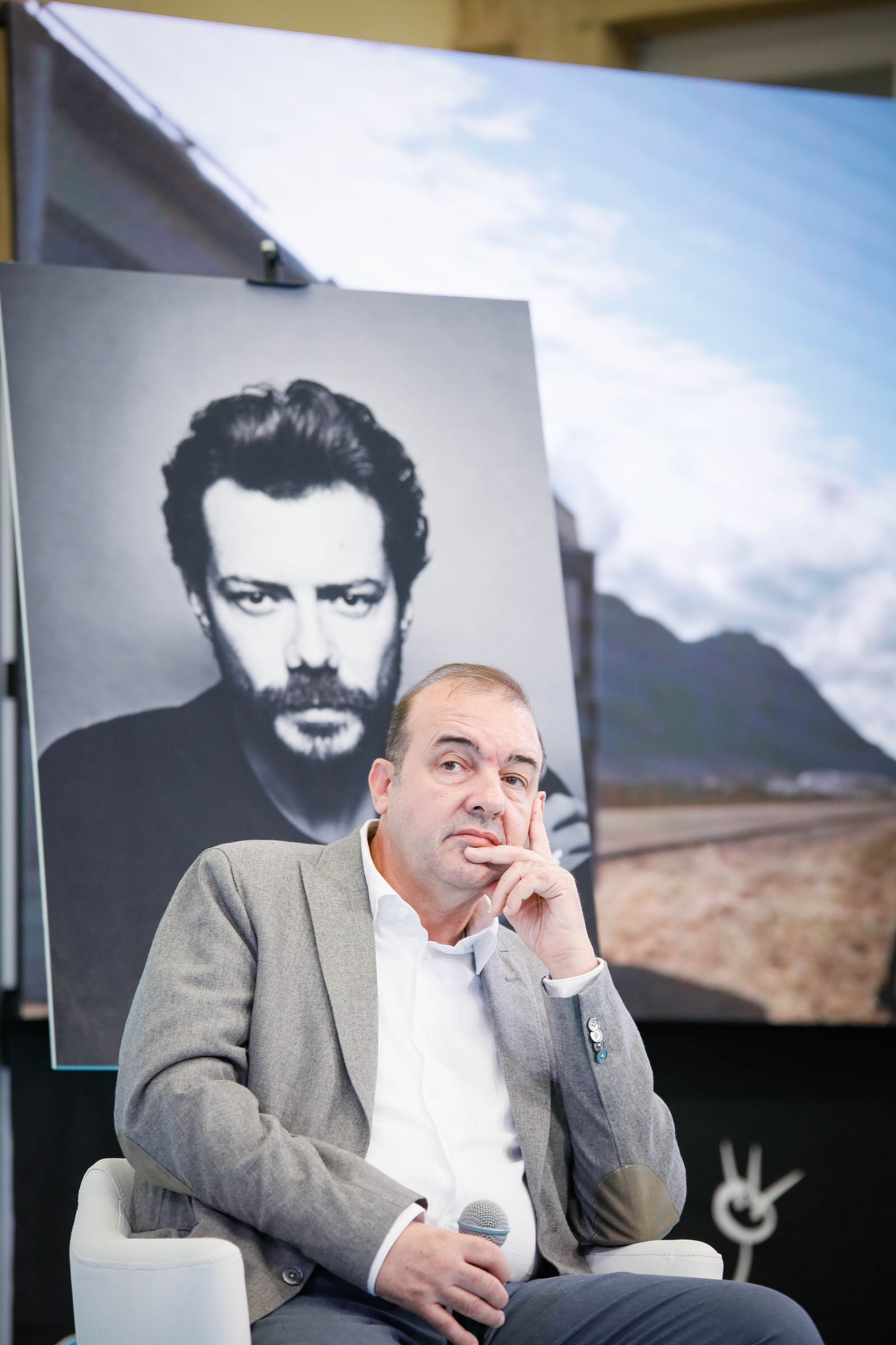 Imágenes en el paseo de la fama de Álvaro Morte