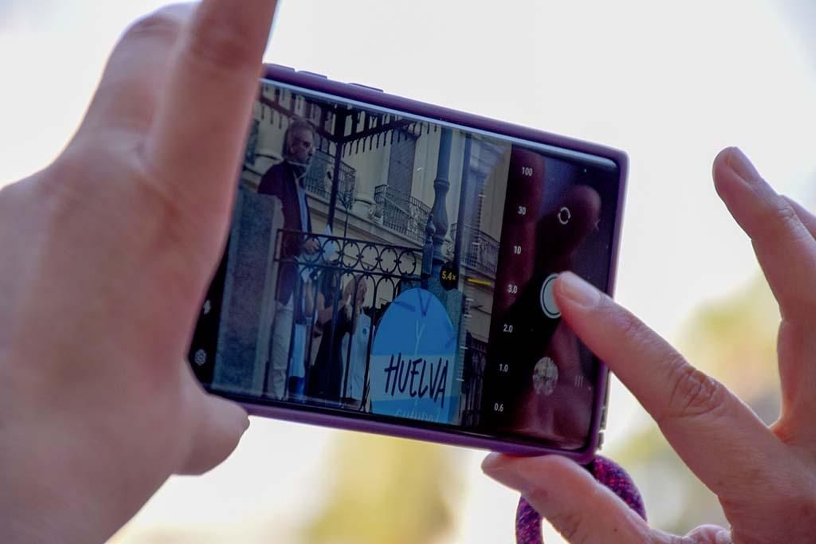 Imágenes de la concentración por las infraestructuras para Huelva