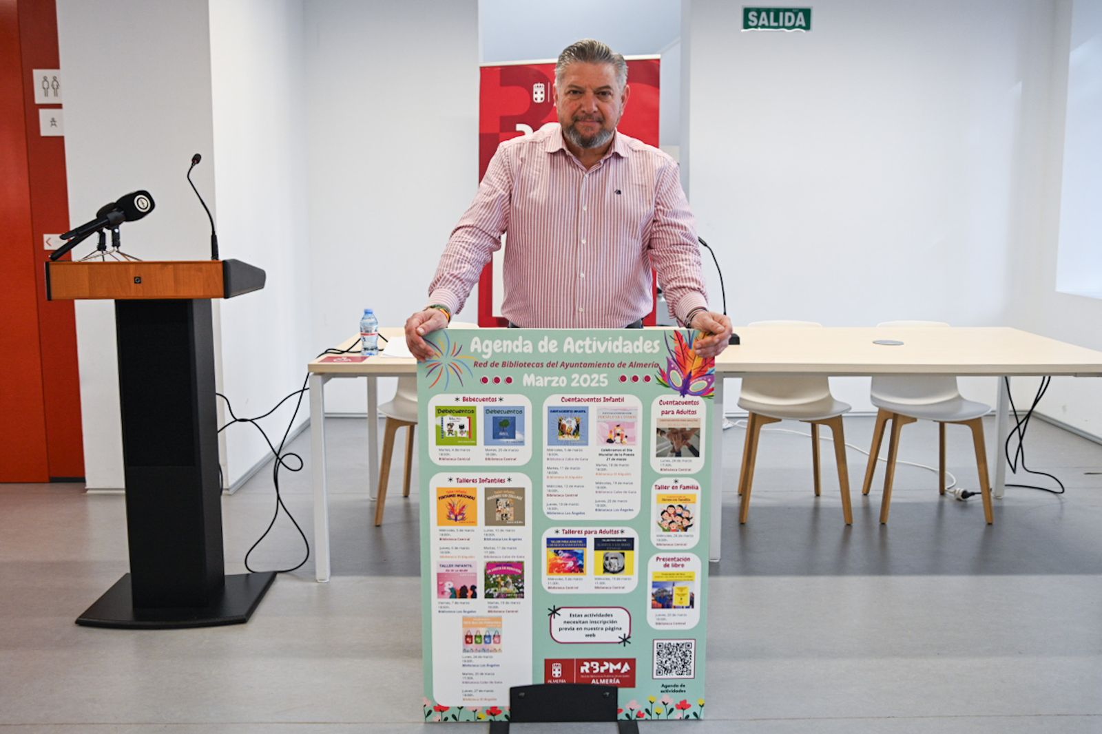 El concejal Diego Cruz durante la presentación de las actividades en las Bibliotecas durante marzo.