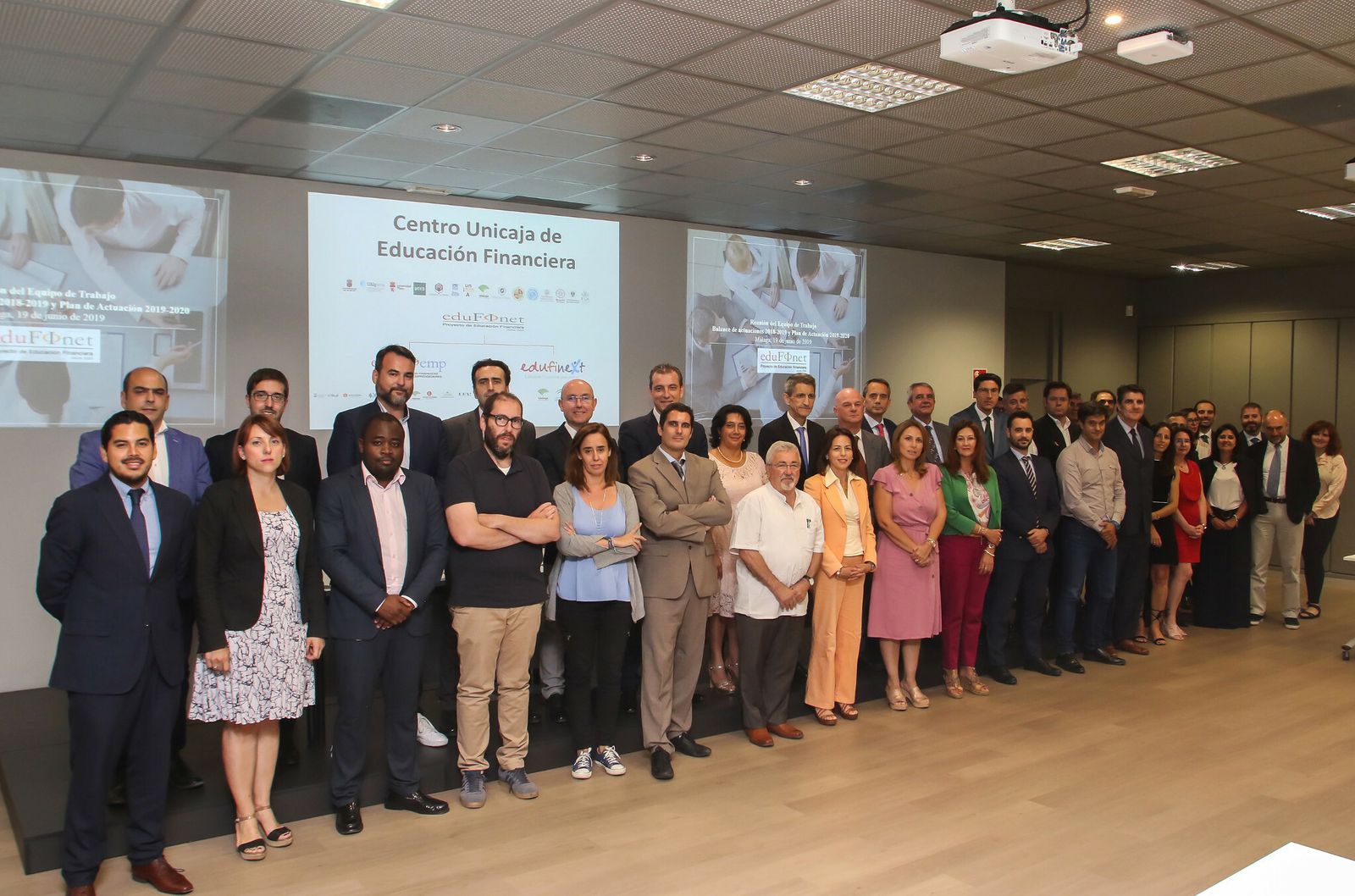 Representantes de distintas instituciones en la presentación del balance de Edufinet