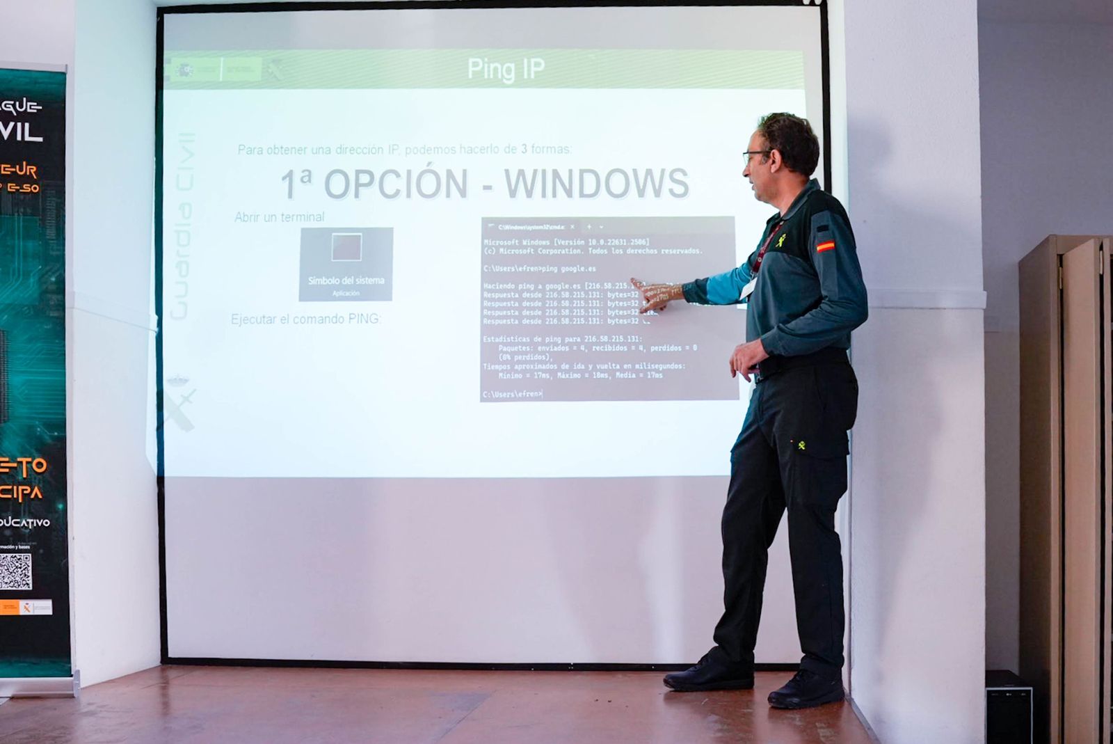 Las imágenes de la Ciberliga de la Guardia Civil en el IES Albaida