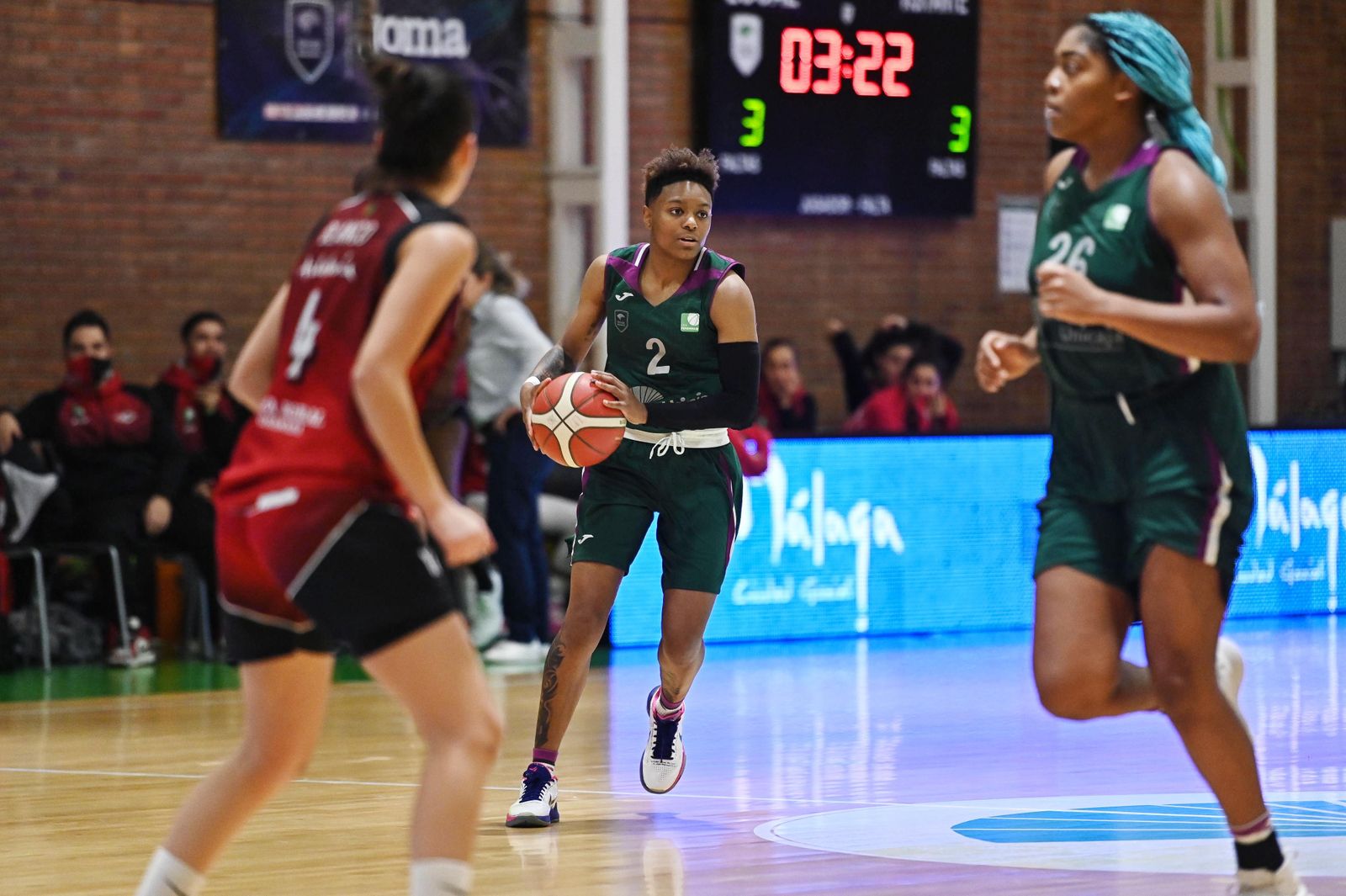 Lance del partido entre el Unicaja y el Granada.