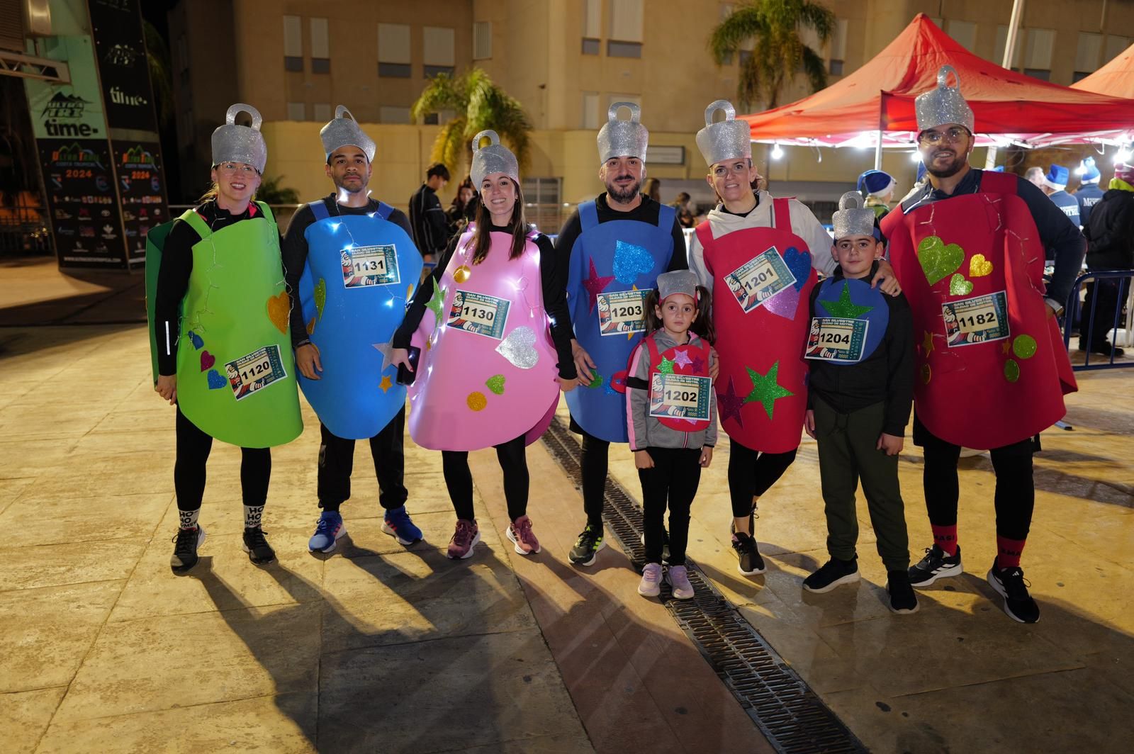 Trolls, coches de choque, bolsas de regalo o exploradores del Parque Jurásico: Así ha sido la San Silvestre de Motril