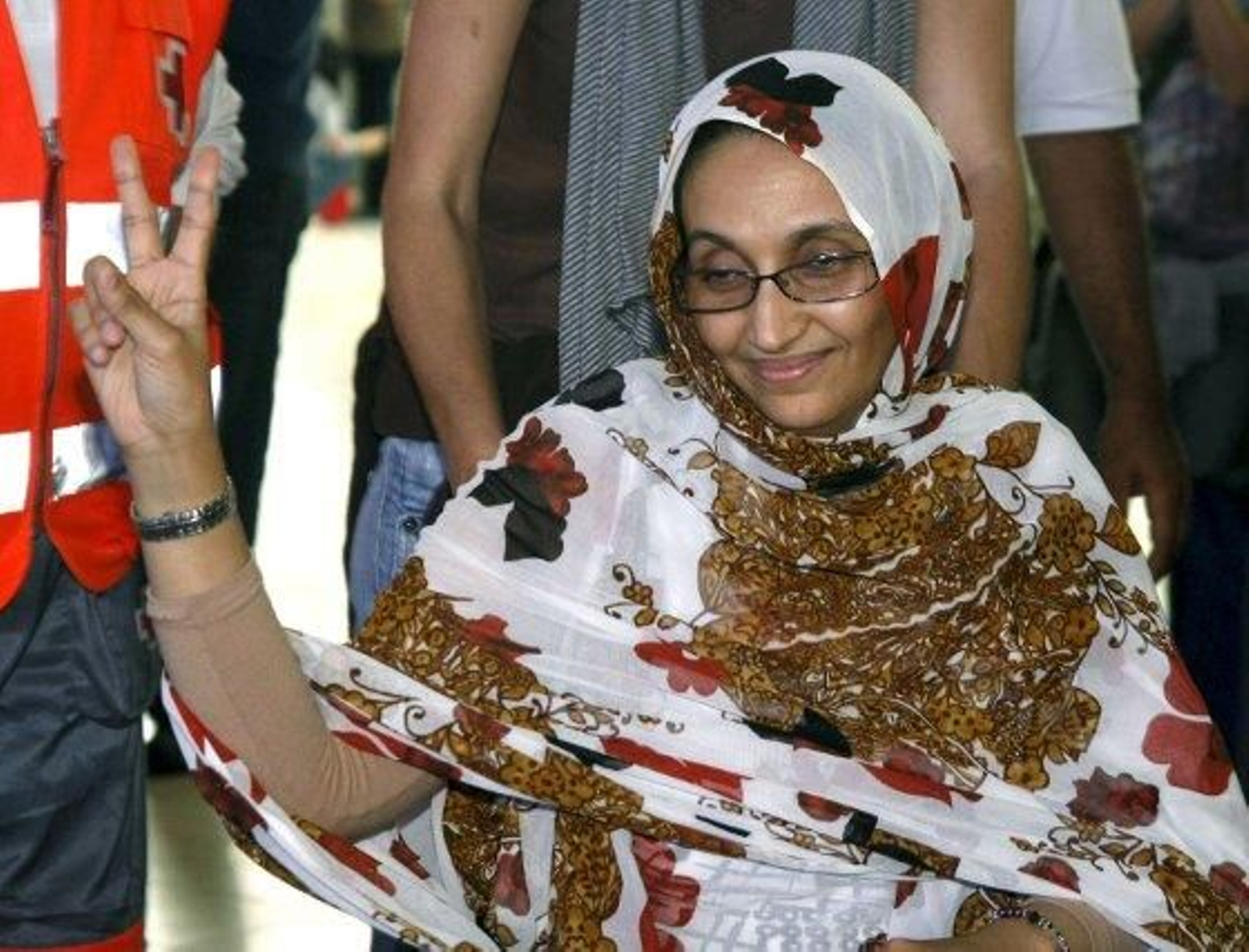 Moratinos cree que Haidar debe aceptar un nuevo pasaporte o el estatuto de refugiada