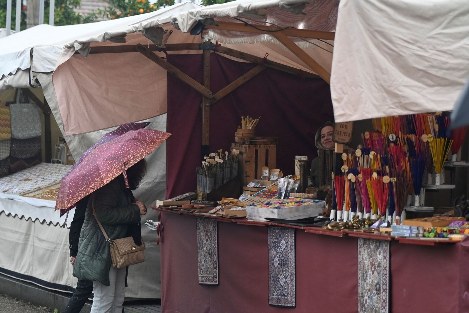 La lluvia desluce el último día del Mercado Andalusí