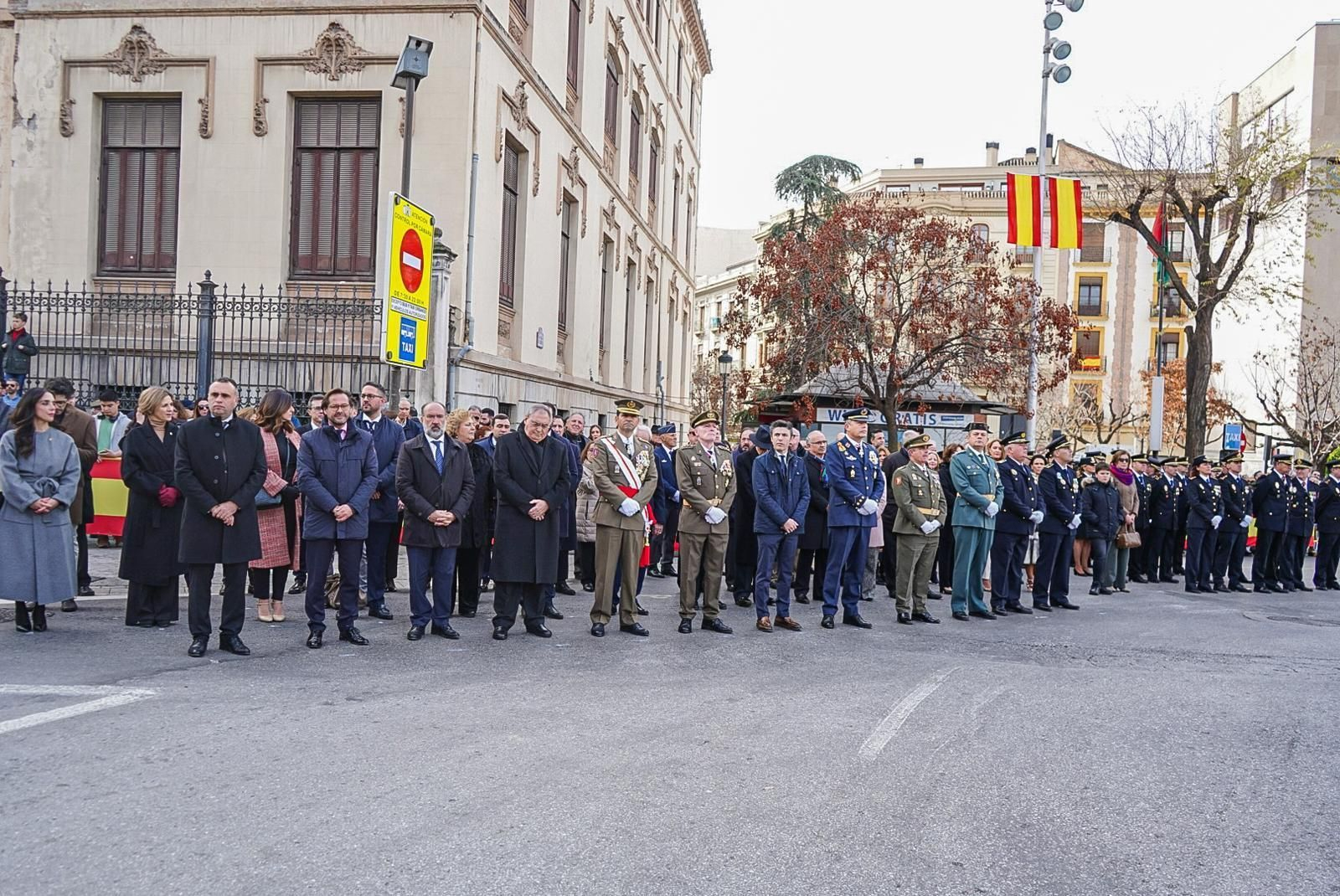 Fotogalería: Granada iza la bandera de España en el bicentenario de la Policía Nacional