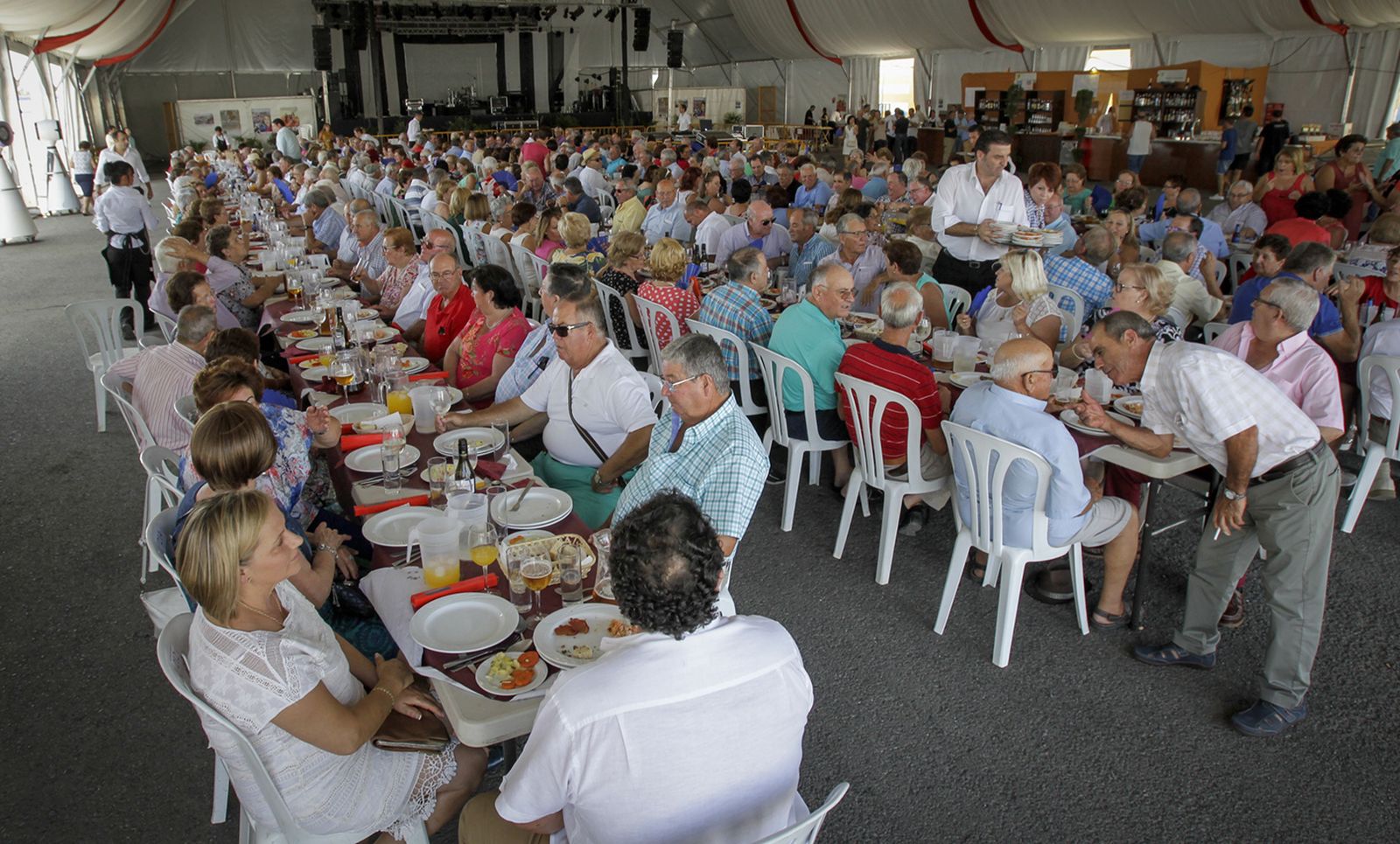 Ayer se celebró en la caseta municipal el almuerzo de convivencia de la tercera edad.