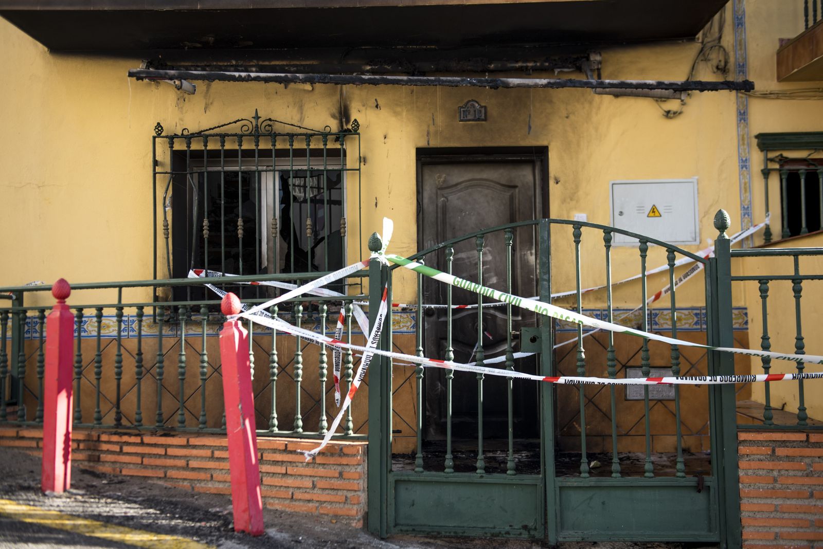 Imágenes de un fin de semana de tiros, muerte e incendios en Pinos Puente (Granada)