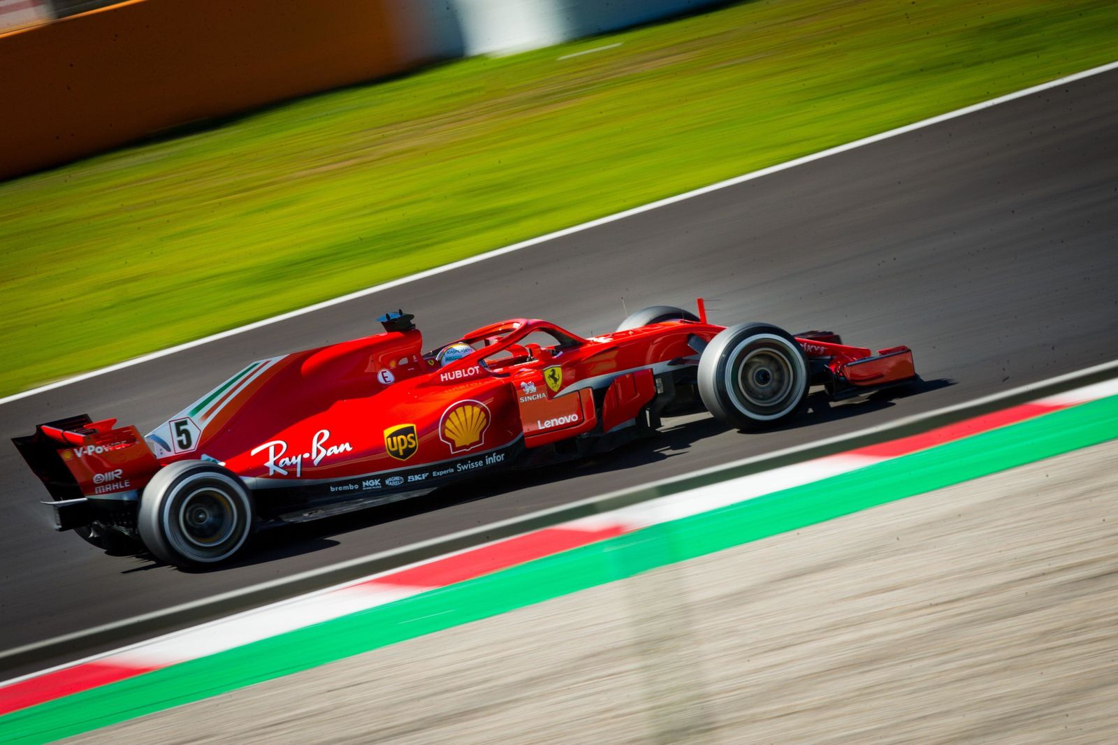 El alemán de Ferrari Sebastian Vettel, durante la primera jornada de la segunda tanda de entrenamientos.