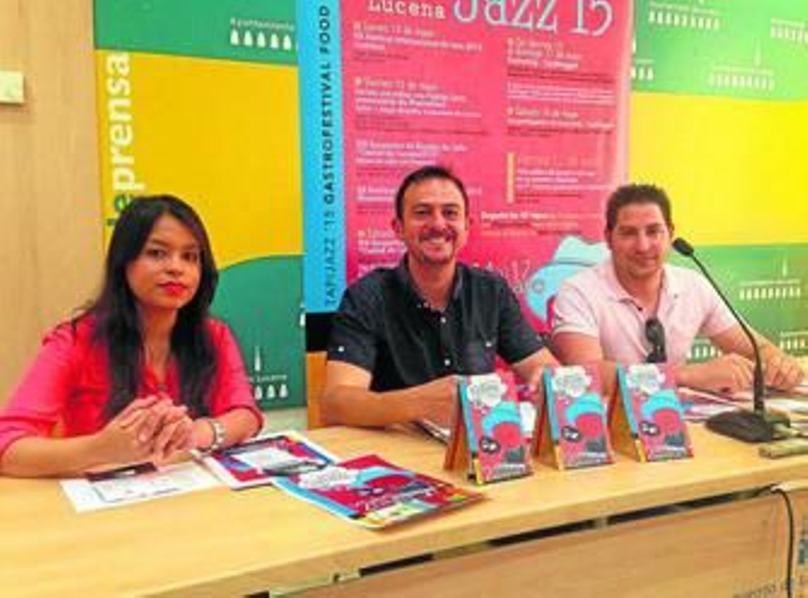 Manuel Lara, con la colombiana Juliette Perea y Carlos Jiménez, responsable del tren turístico.