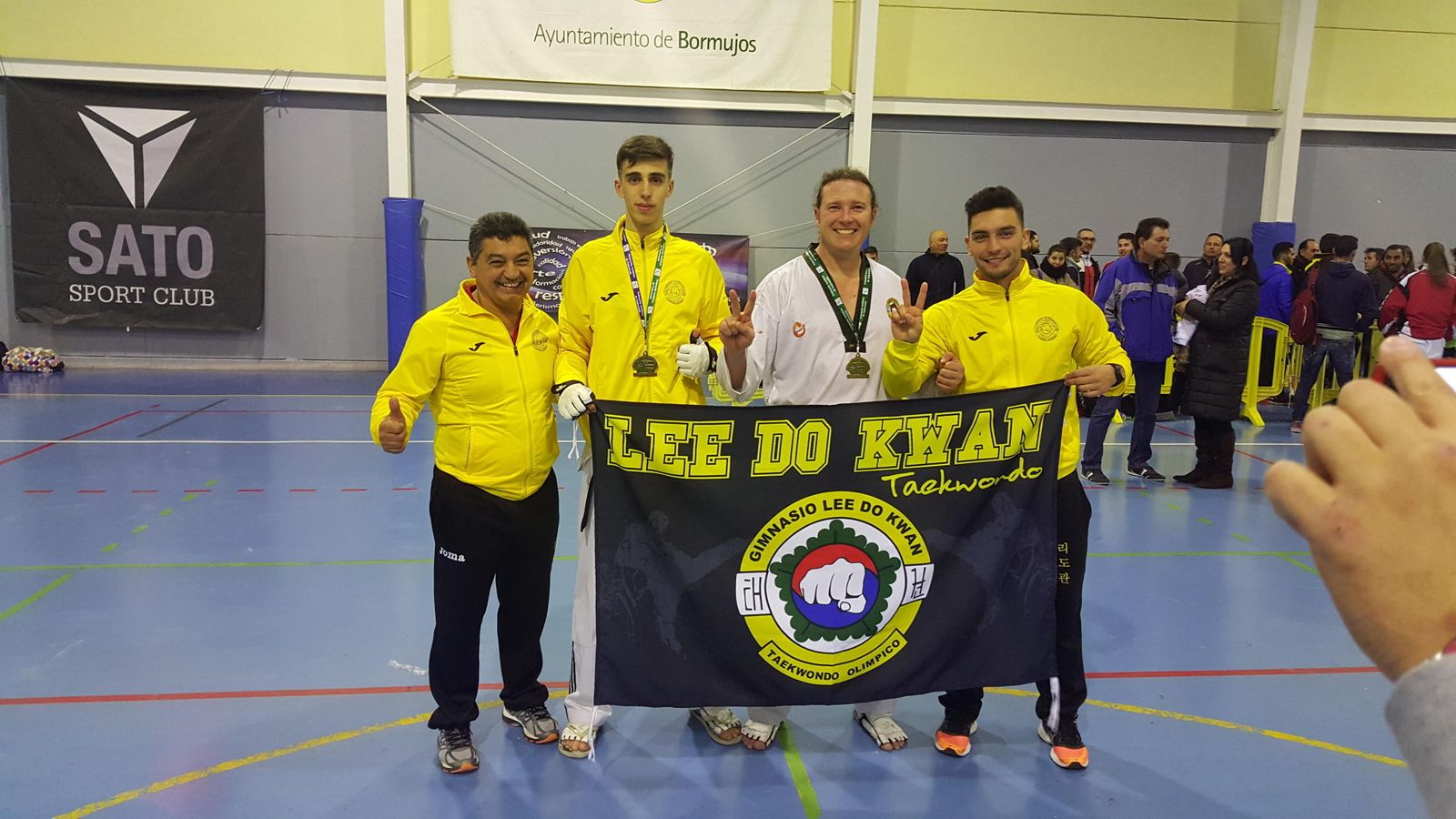 La expedición del Seúl Gym, ayer en Bormujos.