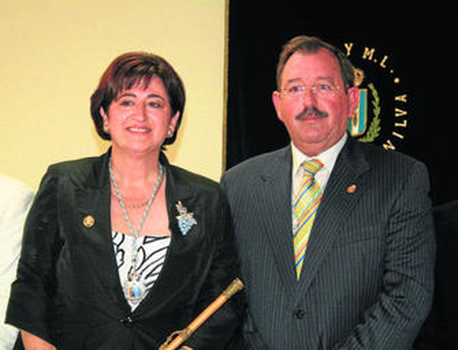 Antonia Muñoz y Emilio López Berenguer, en la toma de posesión como alcaldesa de la primera en 2007.
