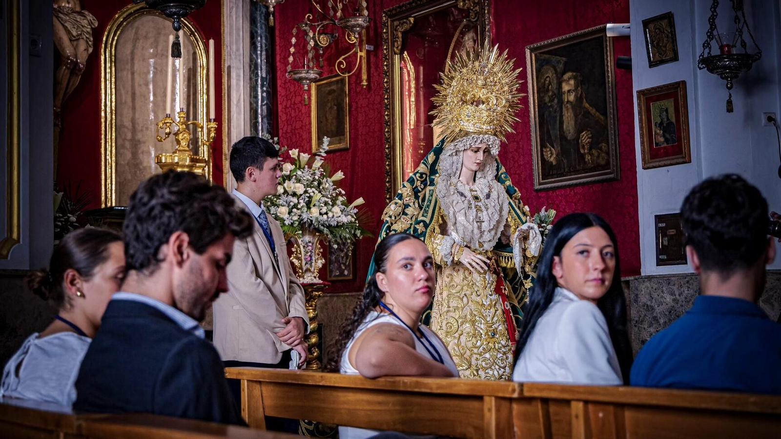 Primer día del besamanos extraordinario por el 75 aniversario del Dogma de la Asunción en Cádiz