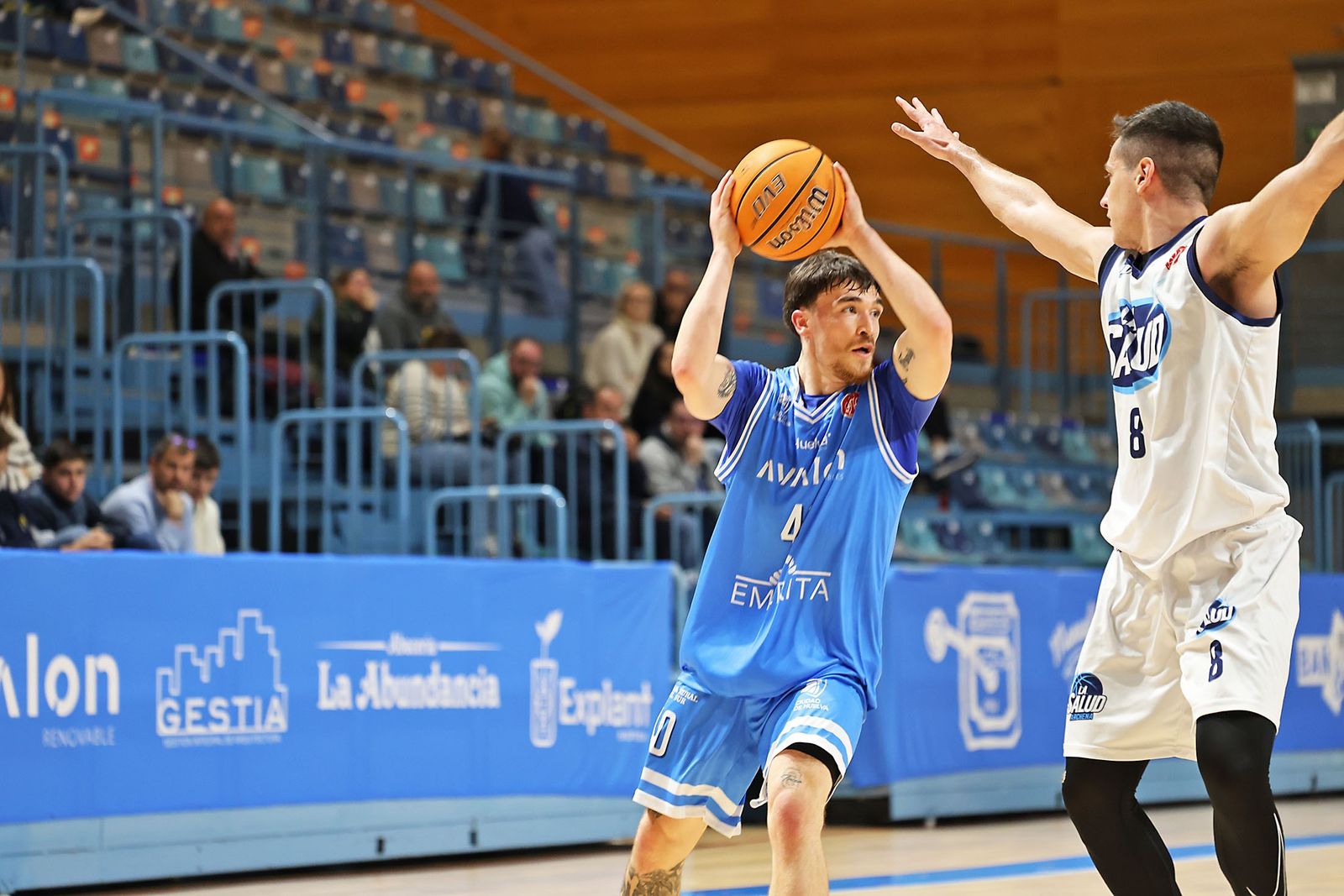 Michael Mays busca apoyos en el partido con La Salud Archena.