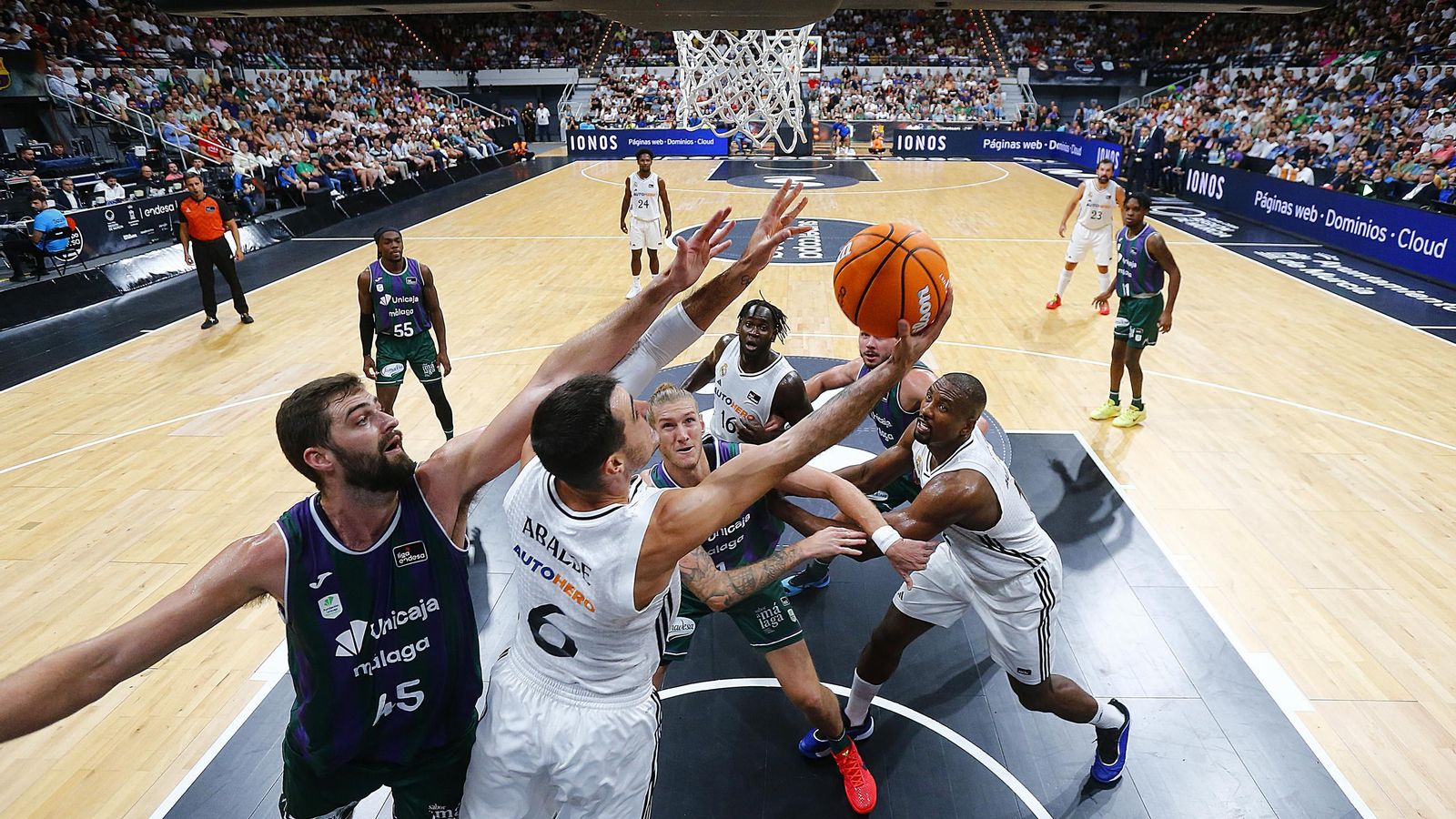 El Real Madrid - Unicaja, final de la Supercopa, en fotos