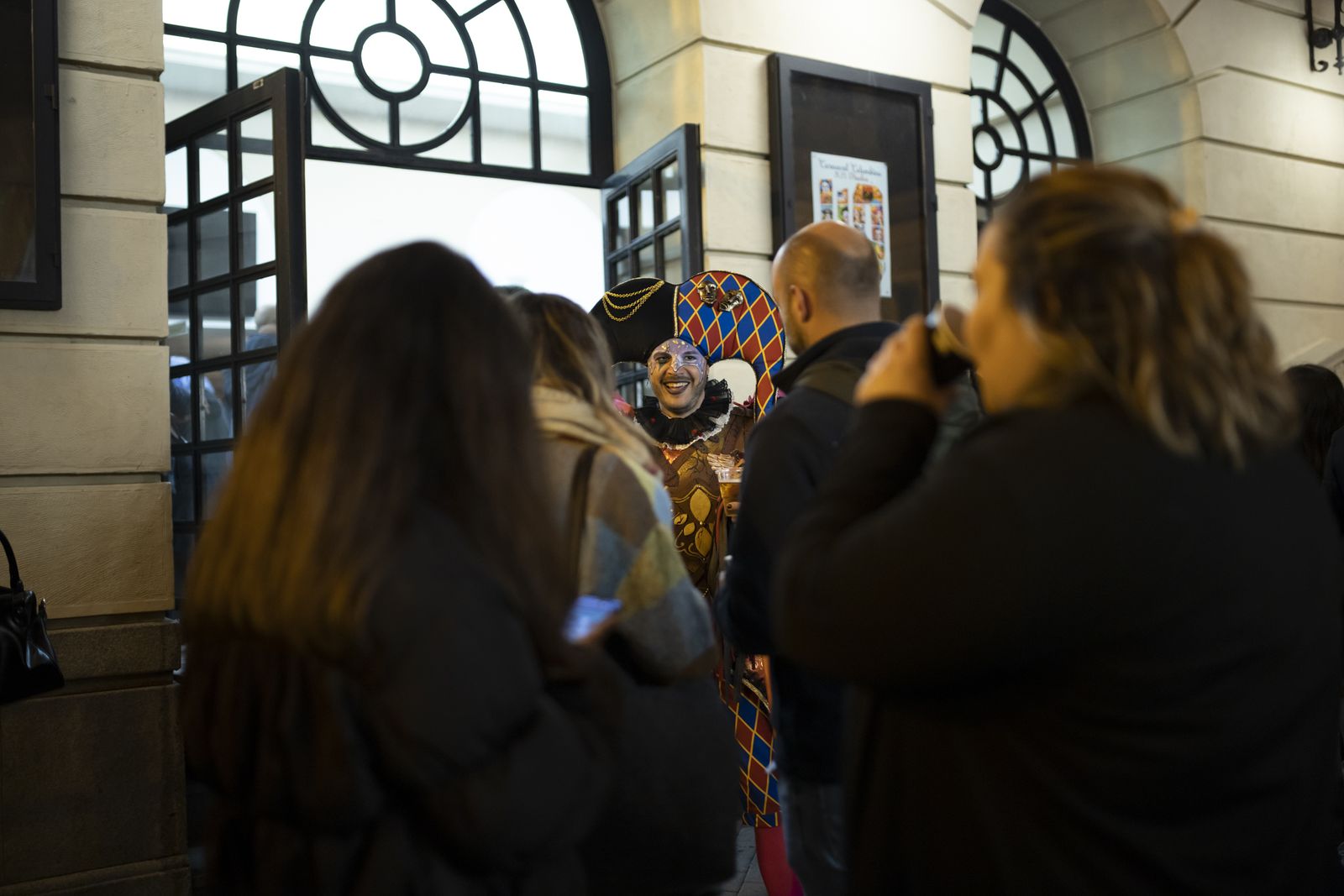 Ambiente del primer día de semifinal del Carnaval Colombino