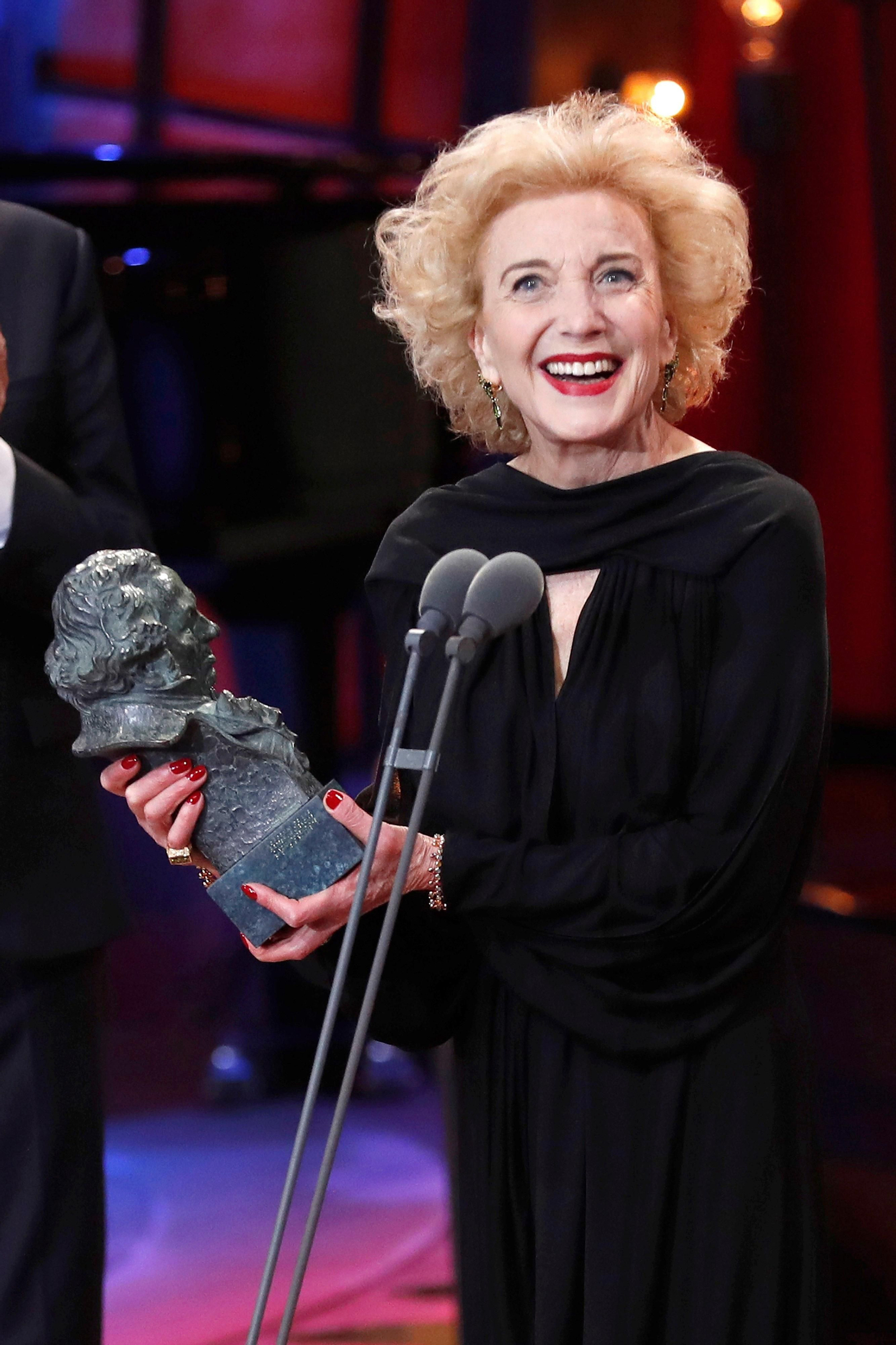 La película 'La librería', de Isabel Coixet (izquierda), ha recibido el premio a la mejor película en los Premios Goya de este año.