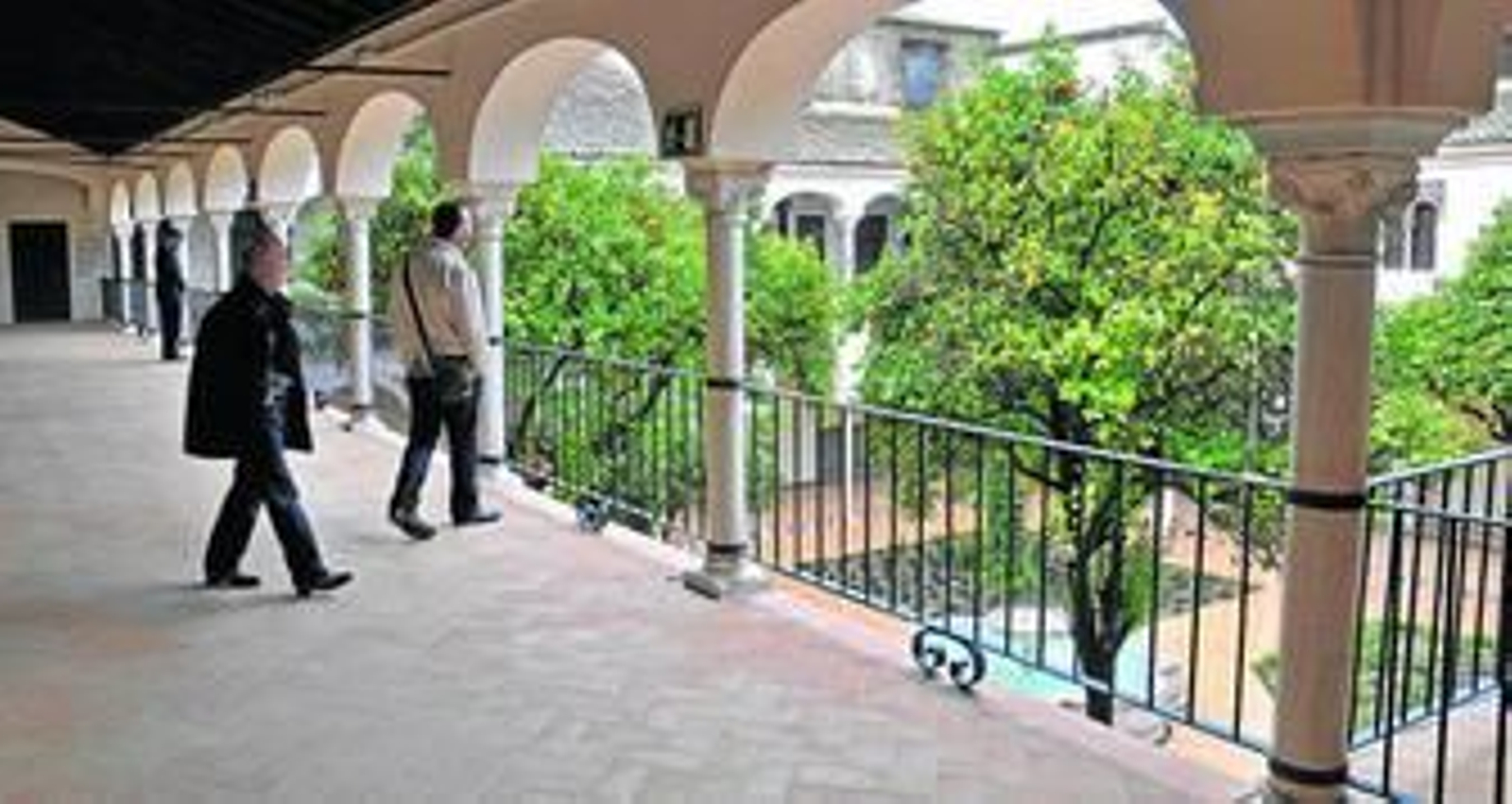 Vista de las galerías de la segunda planta del histórico inmueble sobre uno de los patios del antiguo convento.