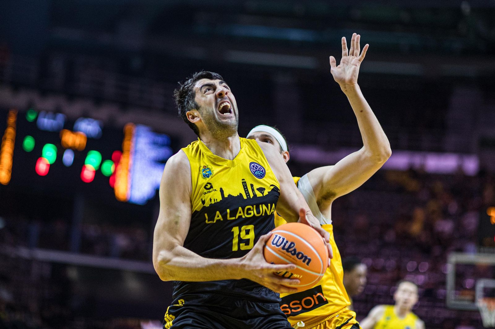 El AEK remonta y le quita al Tenerife el tercer puesto (77-73)