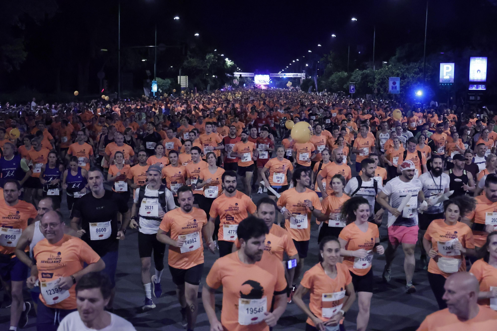 Búscate en la Carrera Nocturna de Sevilla (2)