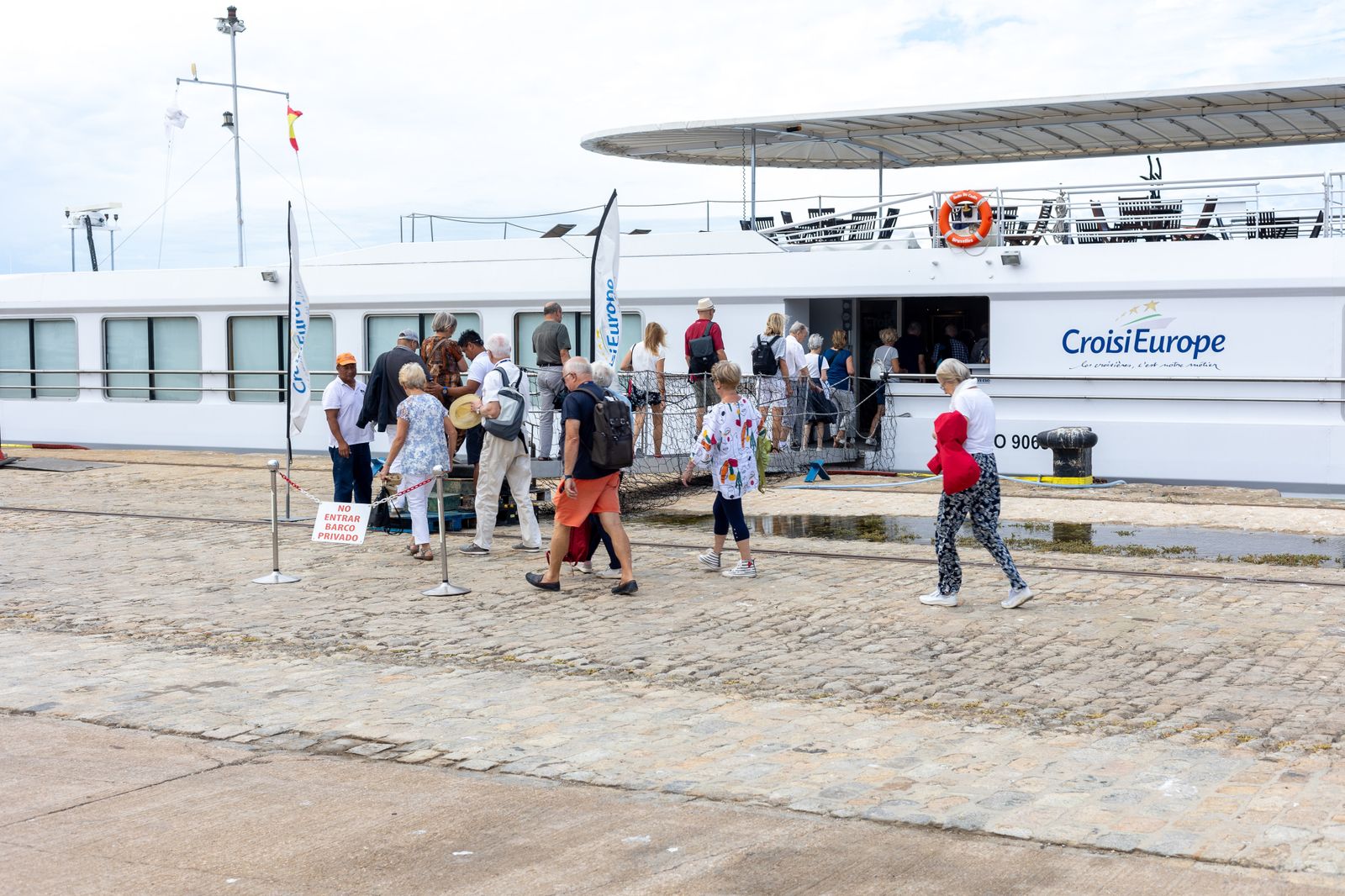 Las impresionantes imágenes del buque La Belle de Cadix en el Puerto de Huelva