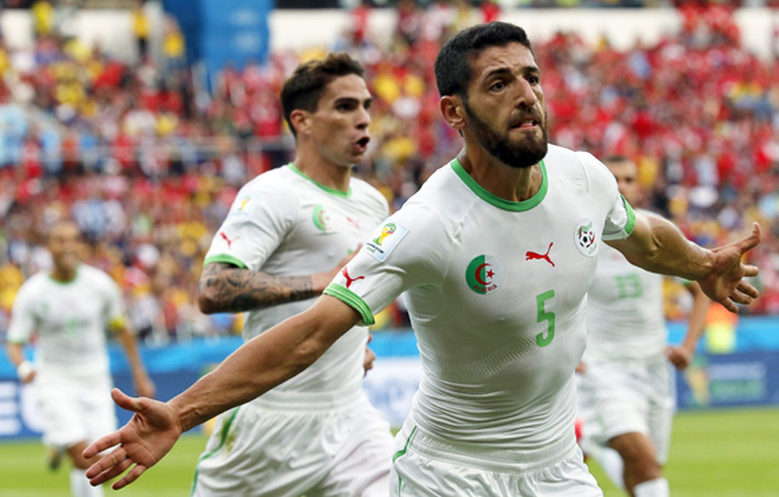 Argelia se mete en la lucha por los octavos (2-4)