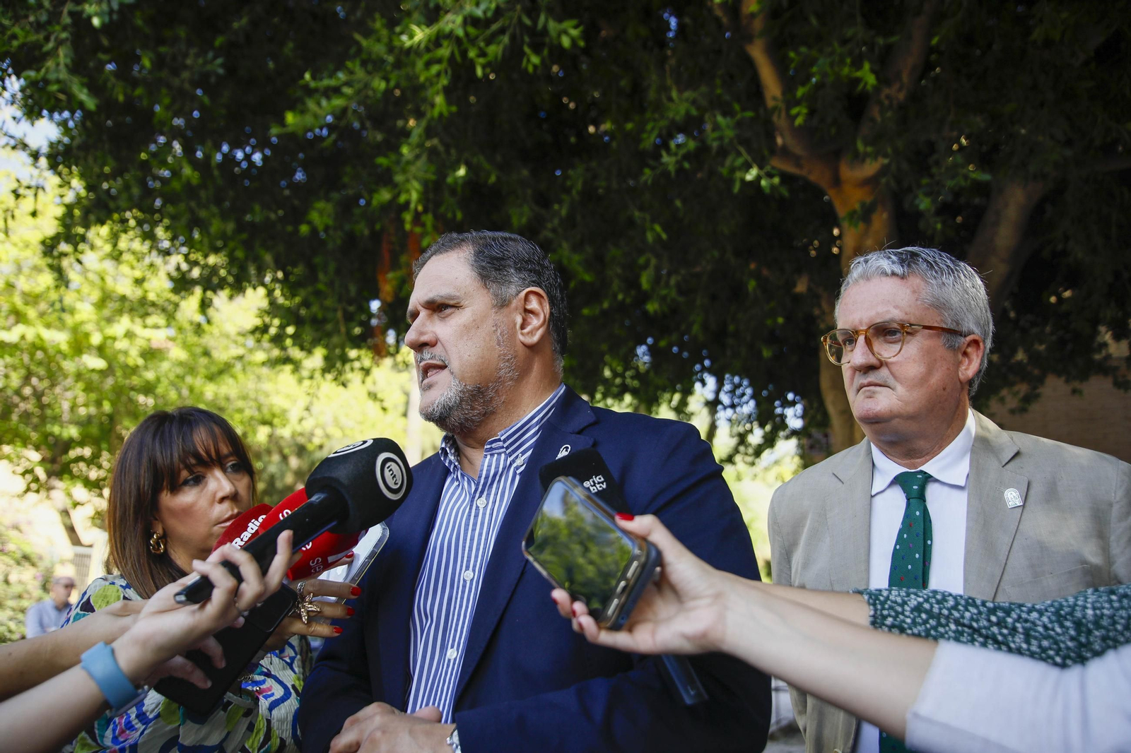 Las imágenes de la campaña de vacunación antigripal a los niños en el CEIP Adela Díaz de Almería