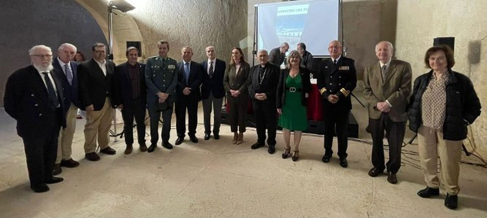 Carlos Díaz, Antonio Gómez de Barreda, José Antonio Aldayturriaga, José Antonio Montilla, Luis Martín, Juan Antonio Aguilar, Guillermo Cervera, la alcaldesa Aurora Salvador, el obispo Rafael Zornoza, Blanca Flores, Fernando Doole, José Enrique de Benito y Marisa Viaña.