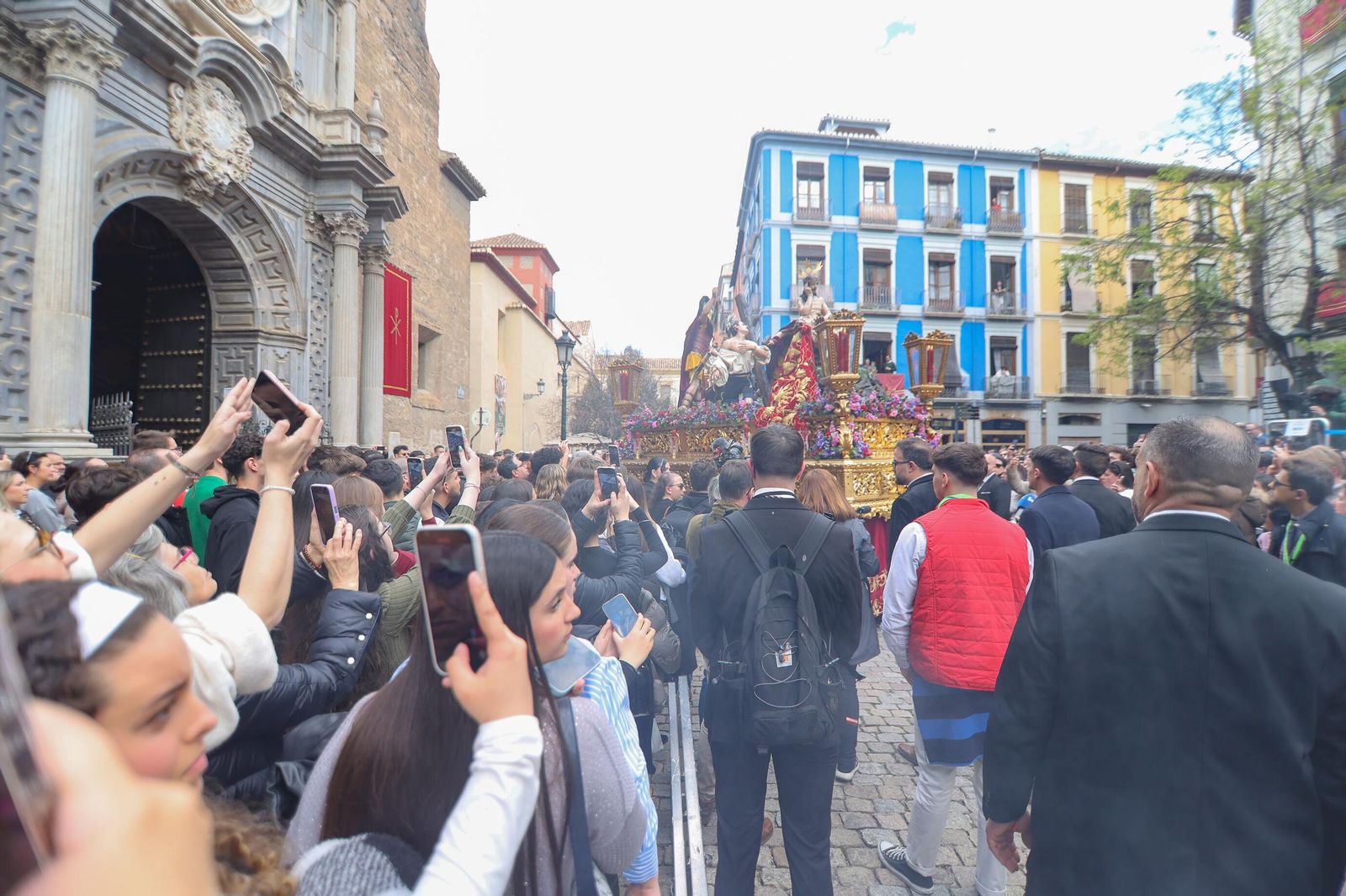 Así vivió Granada la salida de la Hermandad de los Estudiantes 2025