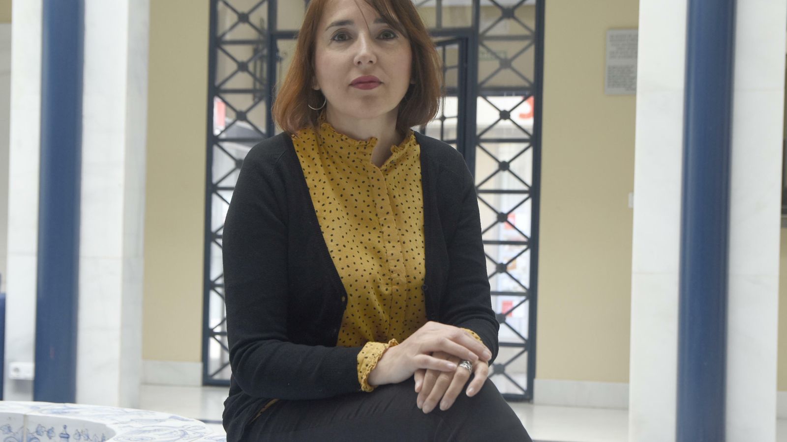 Isabel Palacios posa en la sede del Colegio de Abogados de Córdoba.