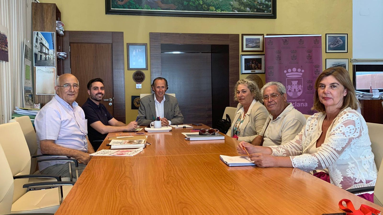 Reunión del alcalde ayer con la Asociación de las Escuelas Taurinas de Cádiz.