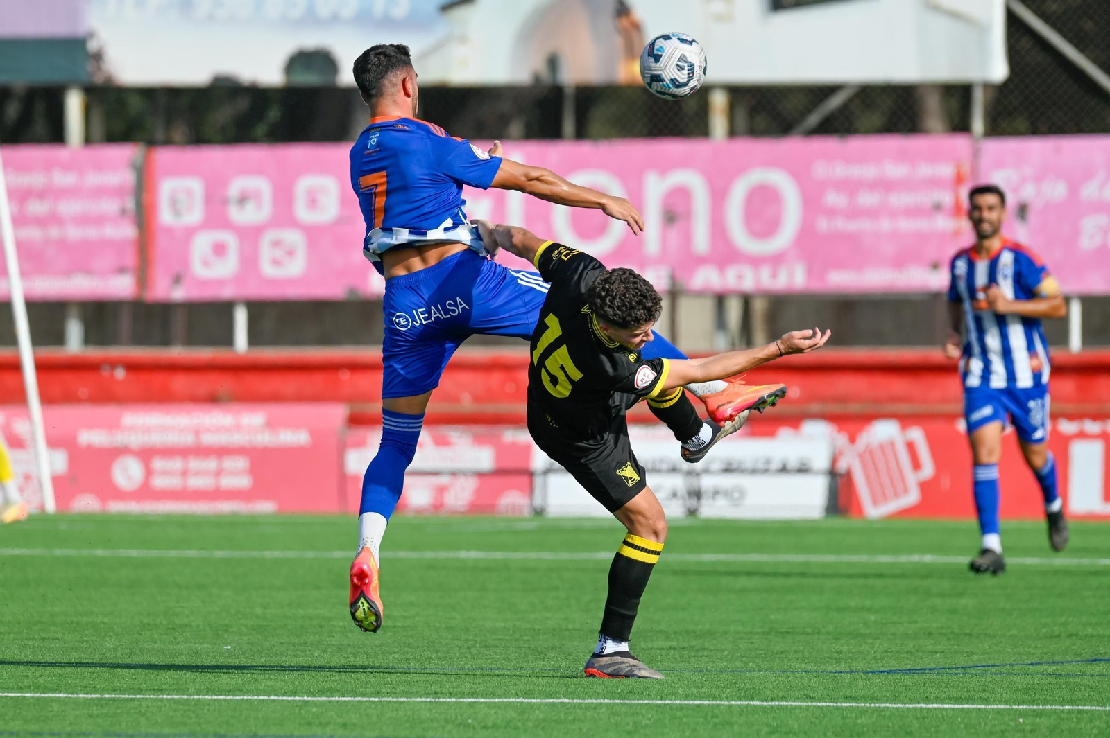 Imágenes del Xerez CD-Sanluqueño en el XLIX Trofeo Ciudad de El Puerto