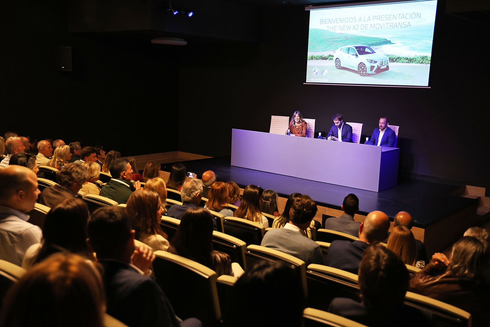 Movitransa presenta los nuevos modelos de BMW IX2 y el X2 en el complejo deportivo Lamiya