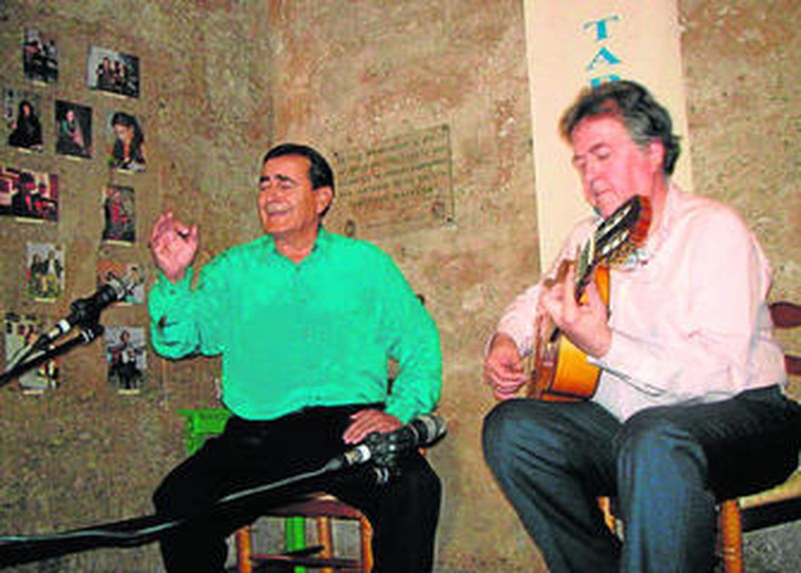 Calixto Sánchez acompañado de Eduardo Rebollar en su recital del sábado en el Taranto.