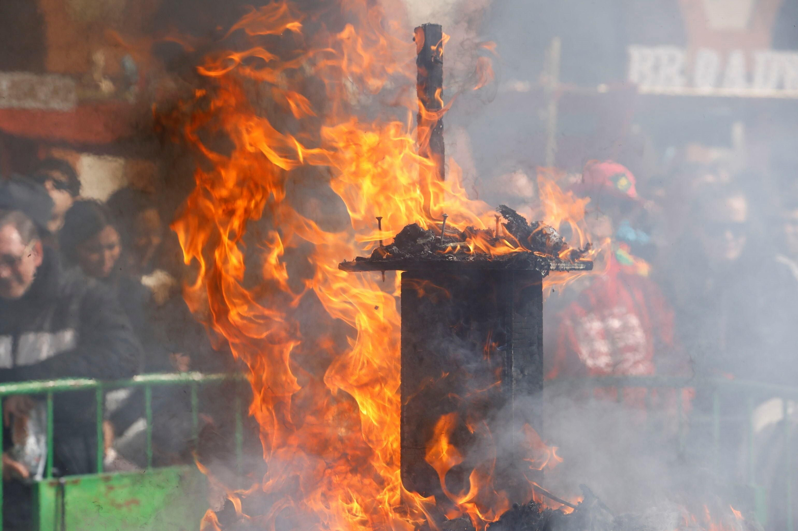 La quema del dios Momo pone punto y final al Carnaval de Córdoba 2023, en fotografías