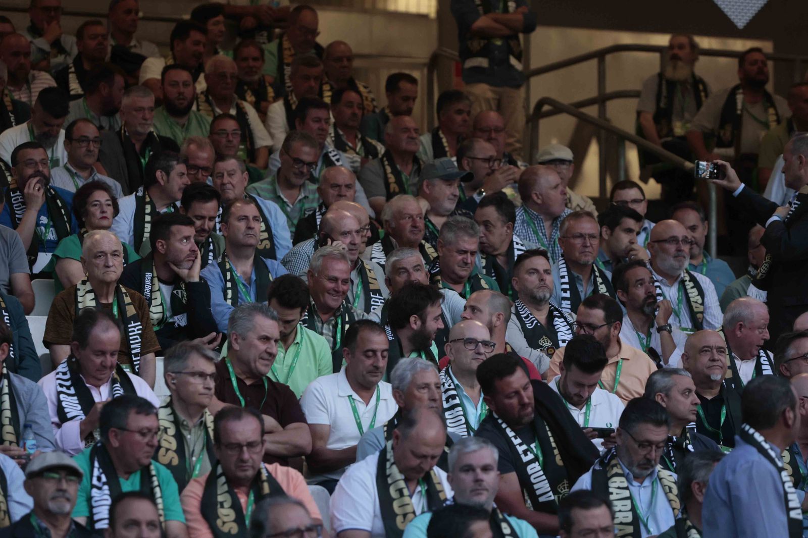 Búscate en el acto Siempre Verdiblancos