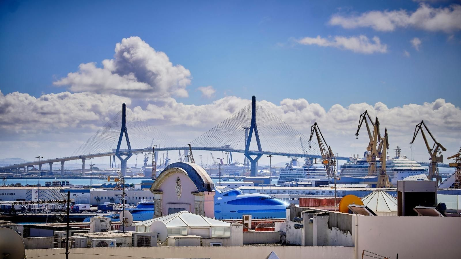 Este año ha habido más cruceros en Navantia que en el muelle con pasajeros.
