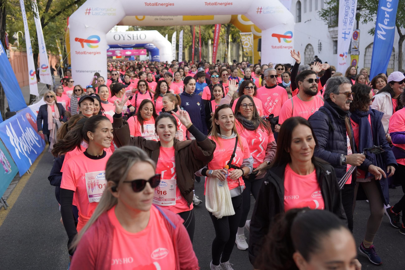 Búscate en las fotos de la Carrera de la Mujer de Sevilla