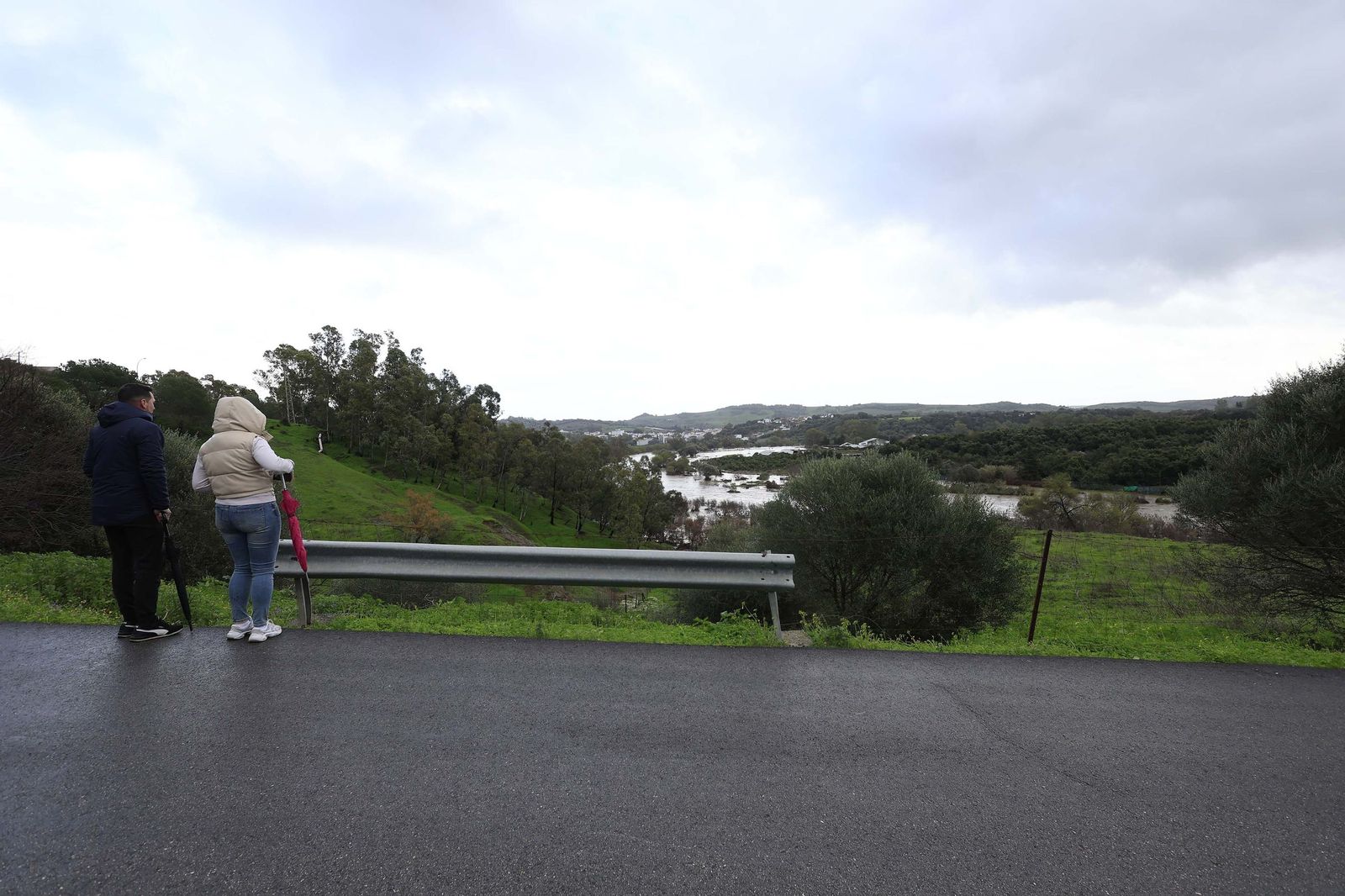 Jimena aguarda una madrugada en vilo ante la previsión de más lluvias por las borrascas Joseph y Kristin
