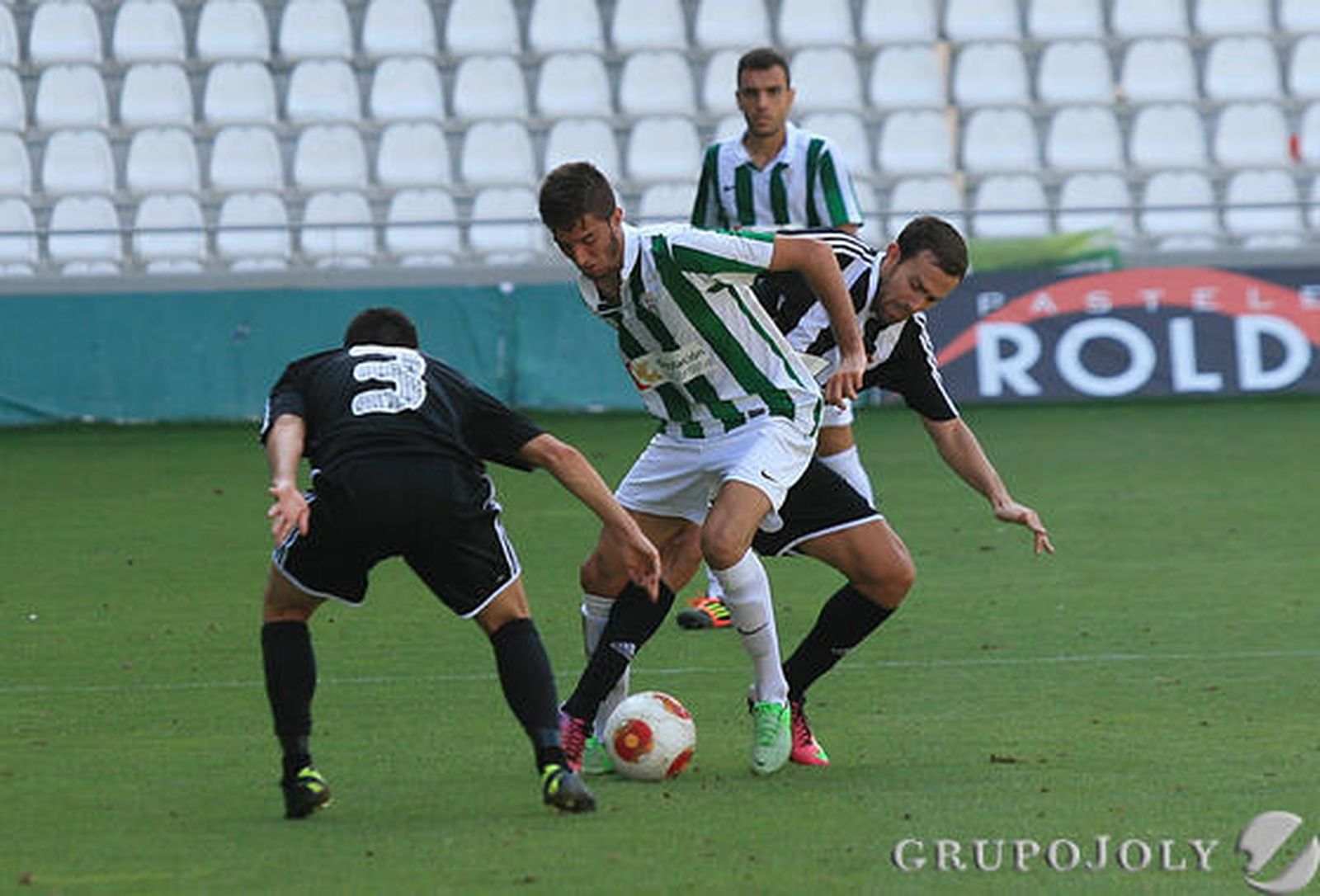 Los linenses enlazan en Córdoba su segundo triunfo fuera de casa (1-2)

Foto: Oscar Barrionuevo