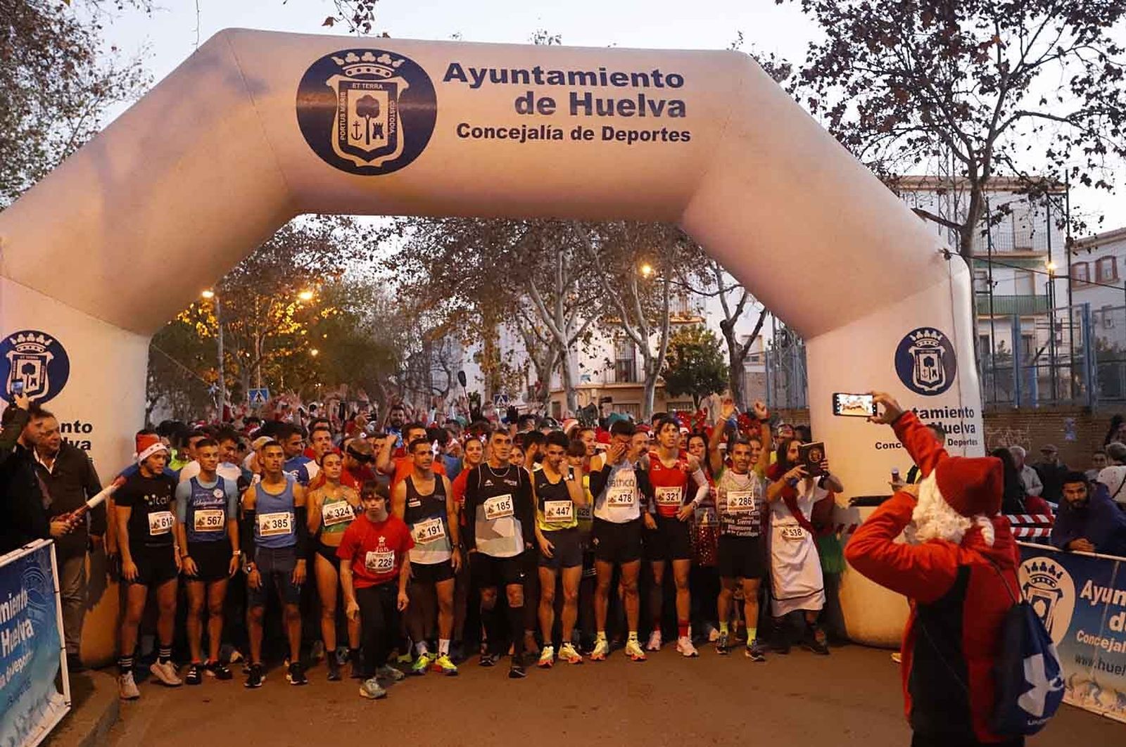 Imágenes de la carrera de San Silvestre en Huelva