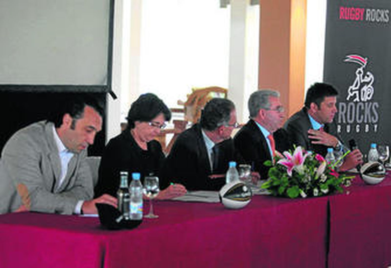 De izquierda a derecha, Valentín Trillo, Isabel Beneroso, Fernando Palma, Antonio Calero y Juan Antonio Salvador-Almeida, durante la presentación.