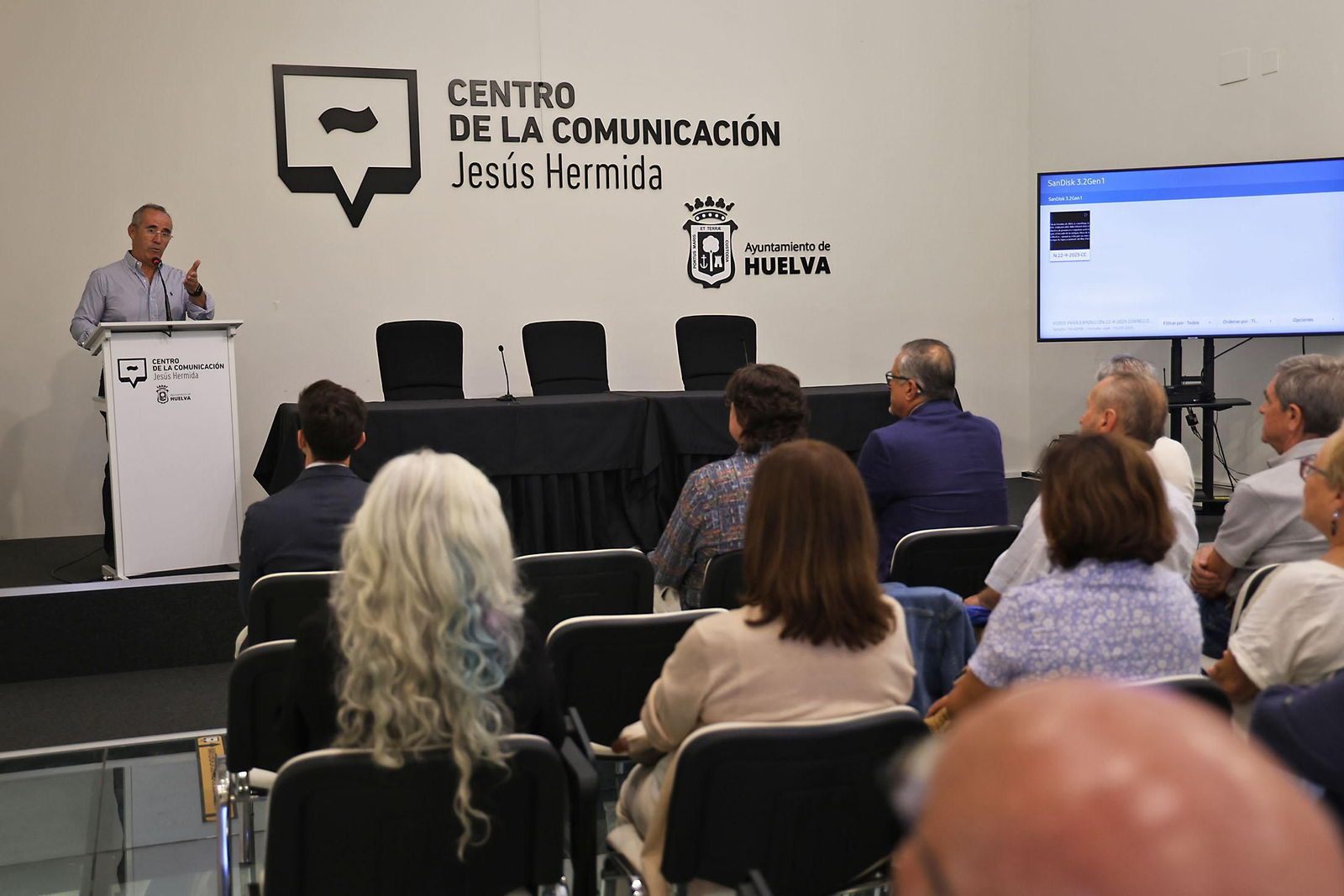 Imágenes de la exposición sobre la llegada del ferrocarril a Huelva, amigos del Río Tinto