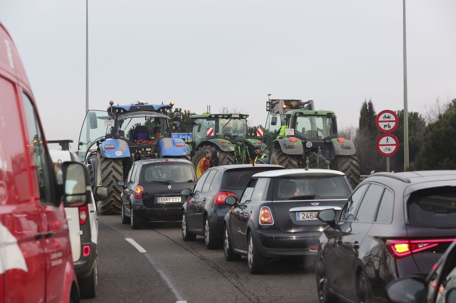 Las imágenes de la tractorada por las carreteras españolas: el campo para las principales vías