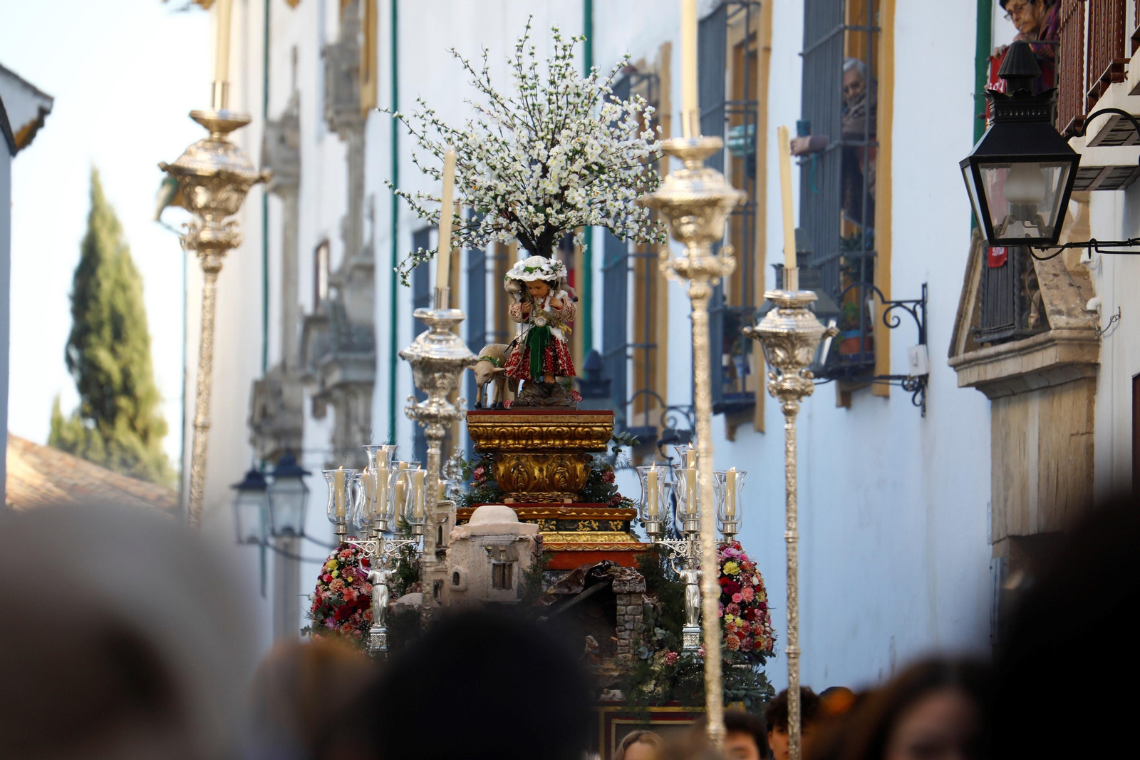 La procesión del Divino Pastorcillo en Córdoba, en imágenes