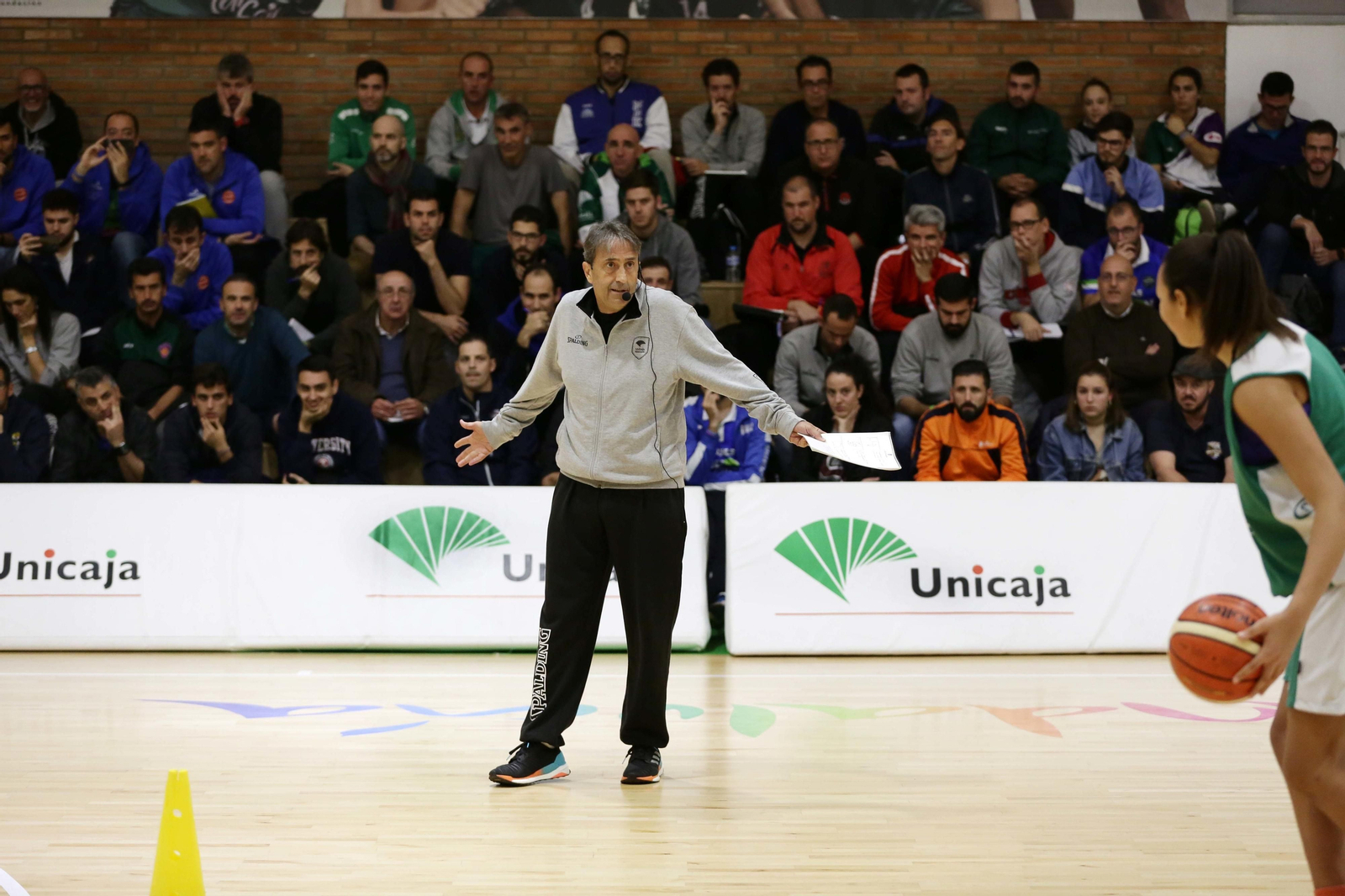 Luis Casimiro, durante su clínic en Los Guindos.