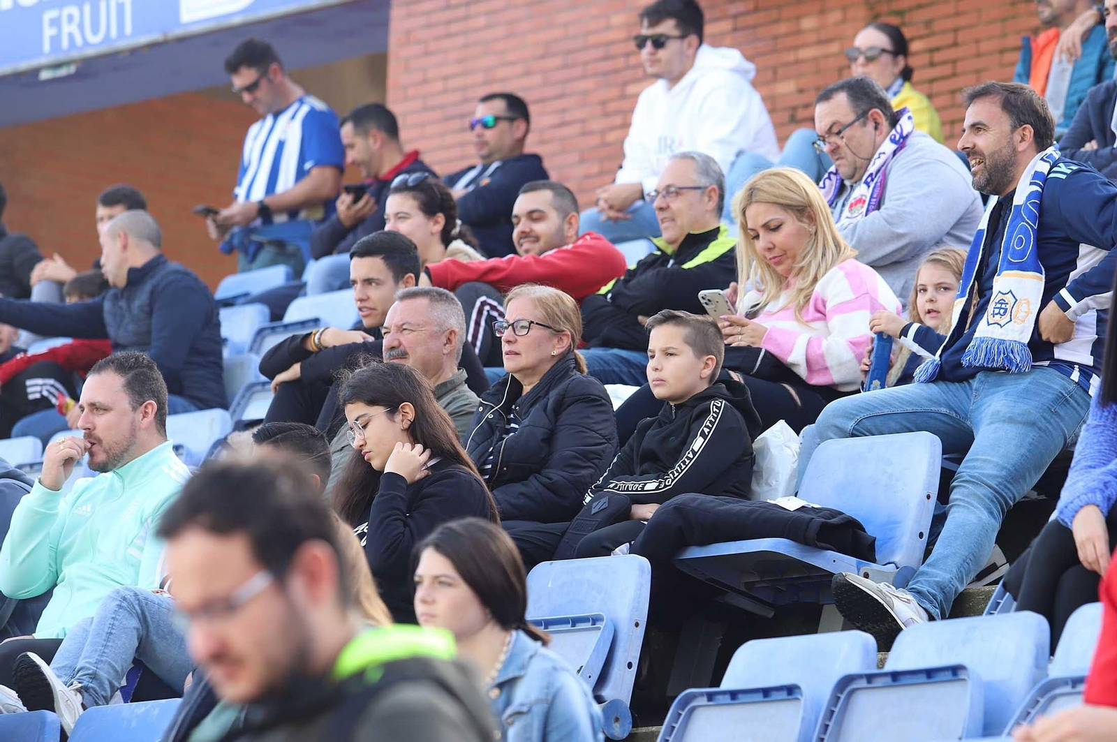 Imágenes del ambiente en las gradas del Nuevo Colombino durante el Recre-Vélez